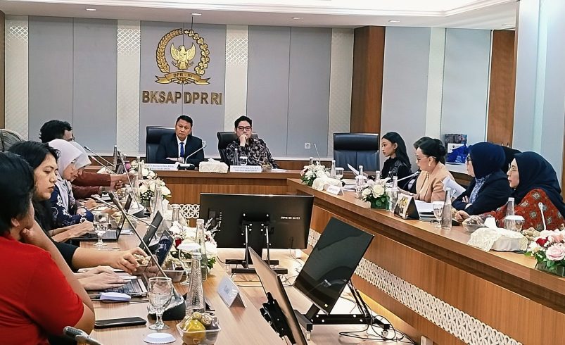 Ketua BKSAP, Mardani Ali Sera saat memimpin Rapat Tindak Lanjut Forum Group Discussion (FGD) tentang penanganan pengungsi Rohingya di Jakarta, Senin, (5/5/2025). Foto: Ist/vel.