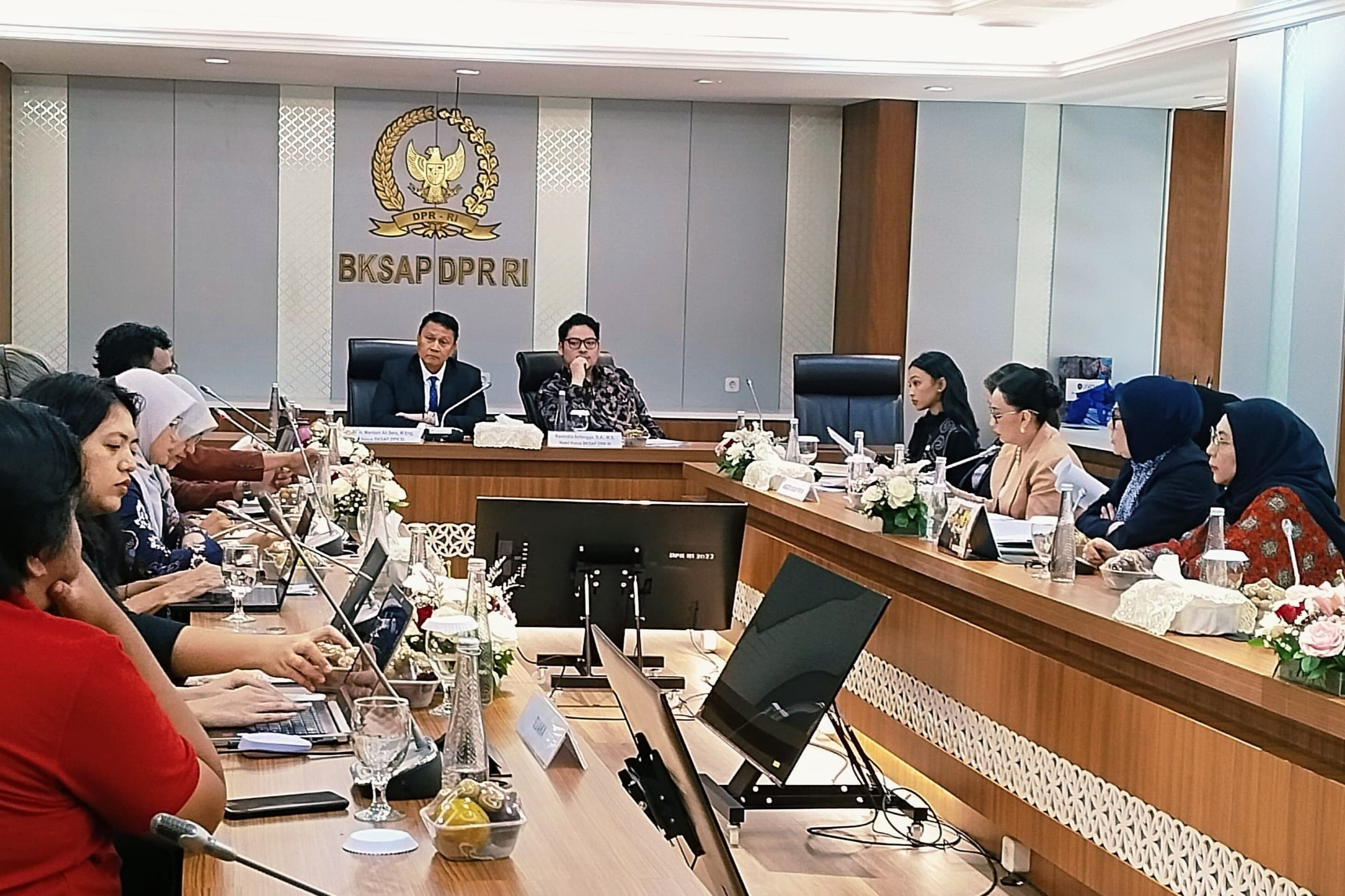 Ketua BKSAP, Mardani Ali Sera saat memimpin Rapat Tindak Lanjut Forum Group Discussion (FGD) tentang penanganan pengungsi Rohingya di Jakarta, Senin, (5/5/2025). Foto: Ist/vel.