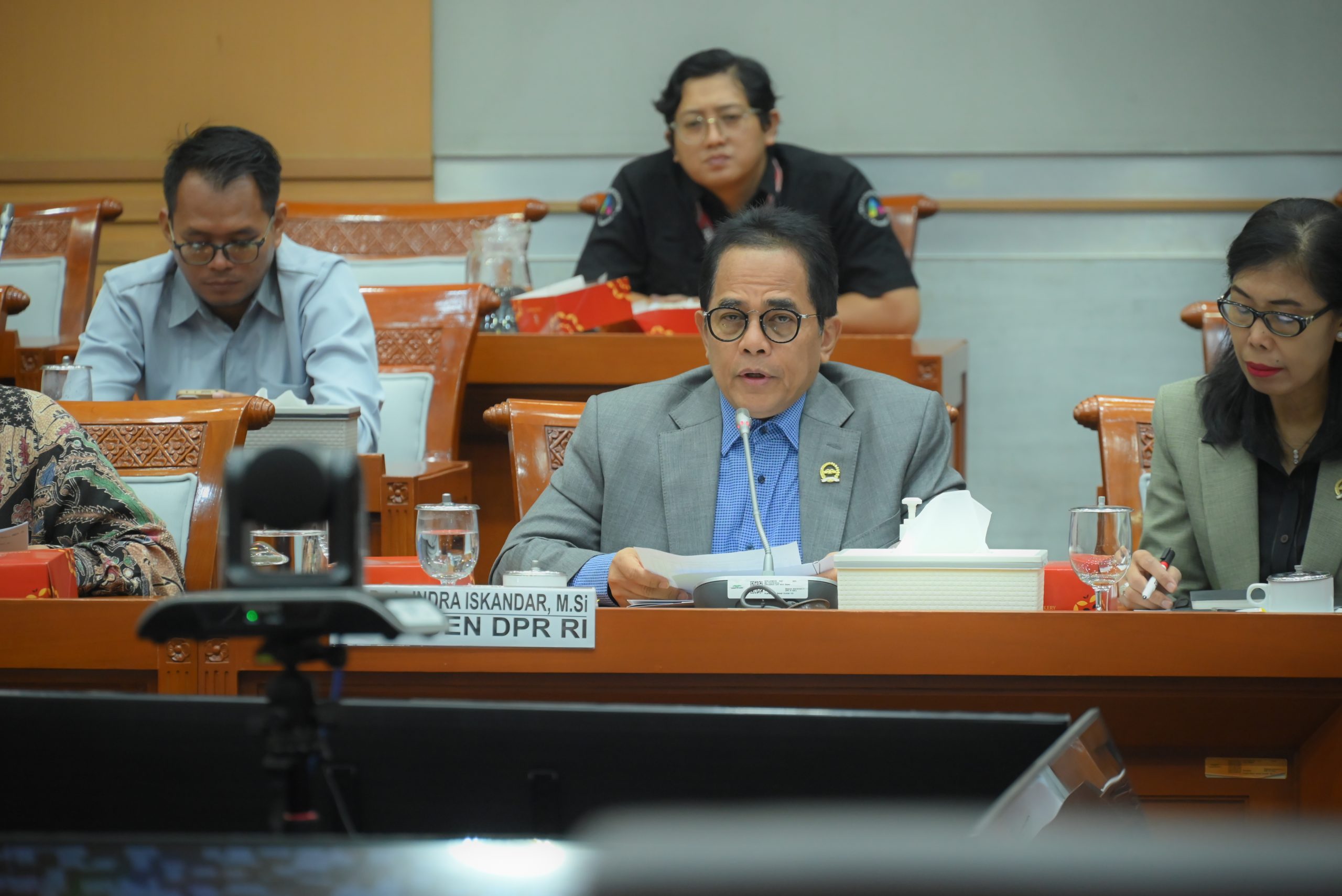 Sekretaris Jenderal DPR RI Indra Iskandar saat rapat koordinasi persiapan bagi Tim Media Pengawas Pelaksanaan Ibadah Haji di Gedung Nusantara II, DPR RI, Senayan, Jakarta, Kamis (8/5/2025). Foto: Mentari/vel.