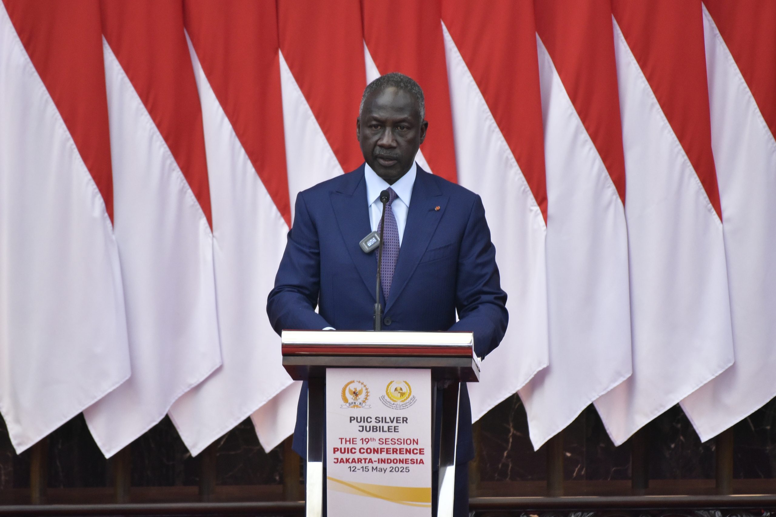 Ketua Parlemen Republik Pantai Gading, Adama Bictogo, saat menyampaikan pidato di hadapan para delegasi negara anggota dalam Sidang ke-26 Komite Umum PUIC di Gedung Nusantara, Senayan, Jakarta, Rabu (14/5/2025). Foto: Munchen/vel.
