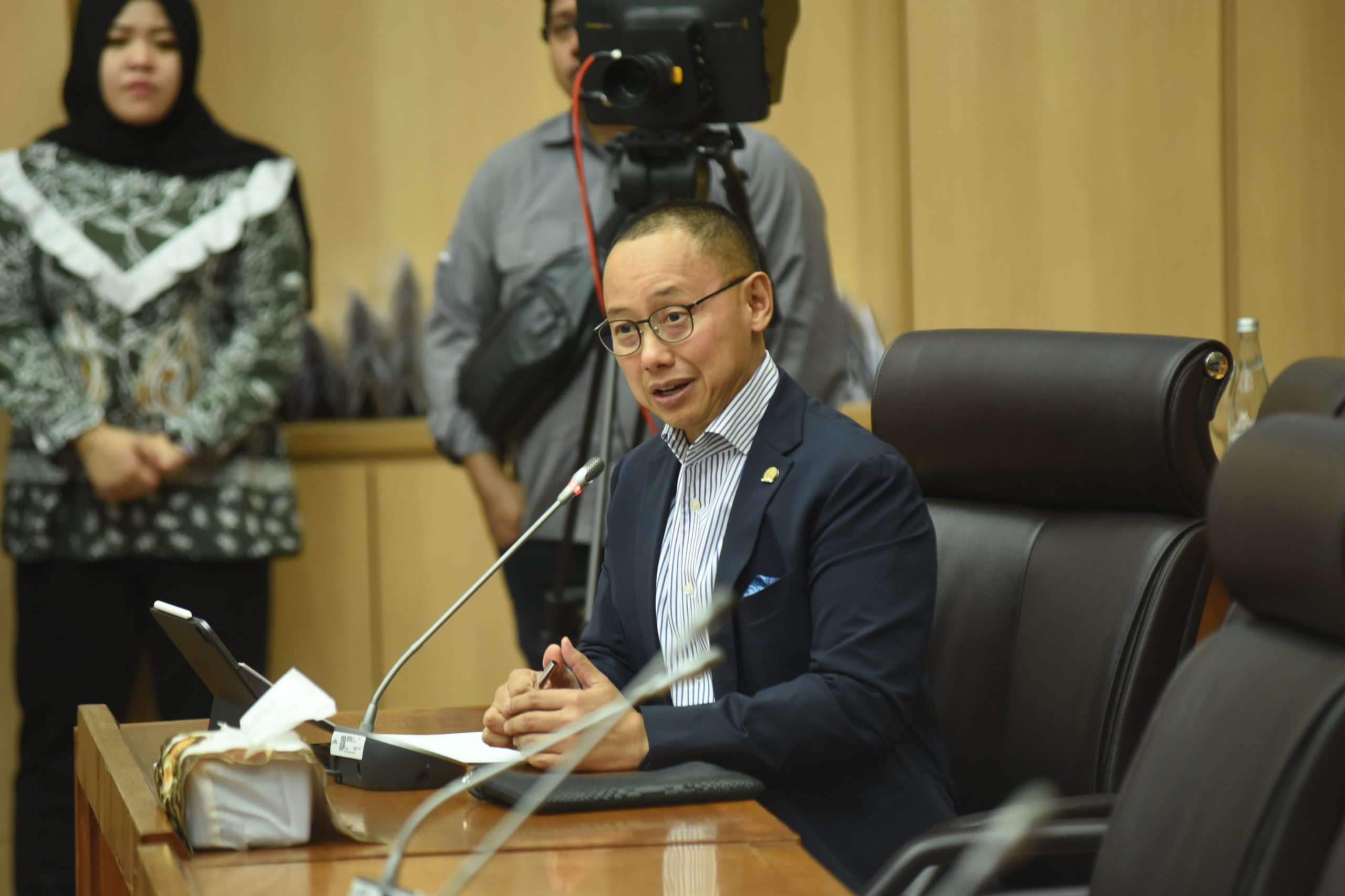 Anggota Komisi XII DPR RI Eddy Soeparno saat mengikuti Rapat Dengar Pendapat dan Rapat Dengar Pendapat Umum Komisi XII DPR RI dengan Dirut PT Bukit Asam Tbk di Ruang Rapat Komisi XII, Gedung Nusantara I DPR RI, Senayan, Jakarta, Senin (5/5/2025). Foto: Jaka/vel.