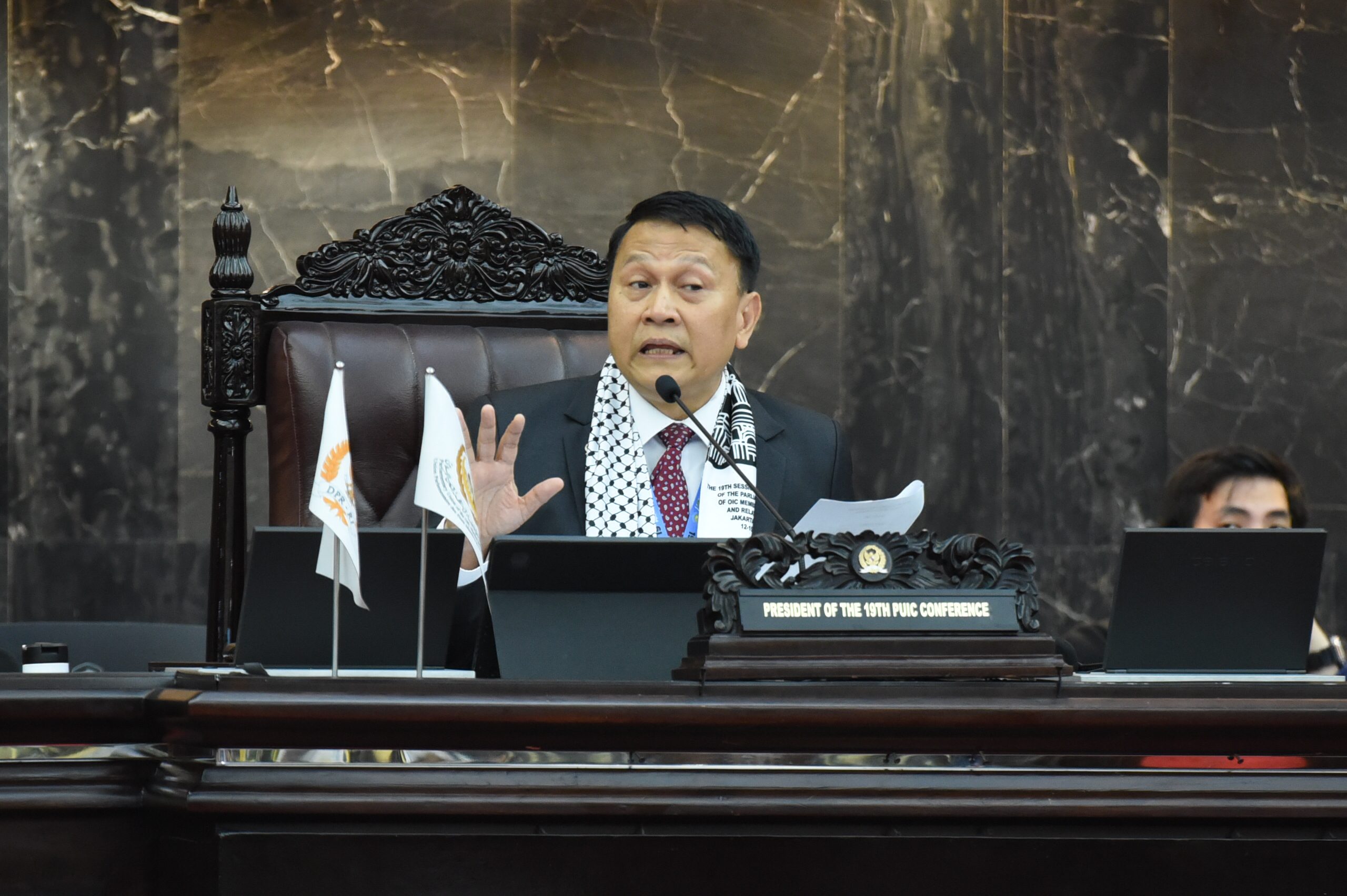 Ketua Badan Kerja Sama Antar-Parlemen (BKSAP) DPR RI, Mardani Ali Sera, saat memimpin 19th Session of the PUIC Conference di Gedung Nusantara II, Senayan, Jakarta, Kamis (15/5/2025). Foto: Jaka/vel.