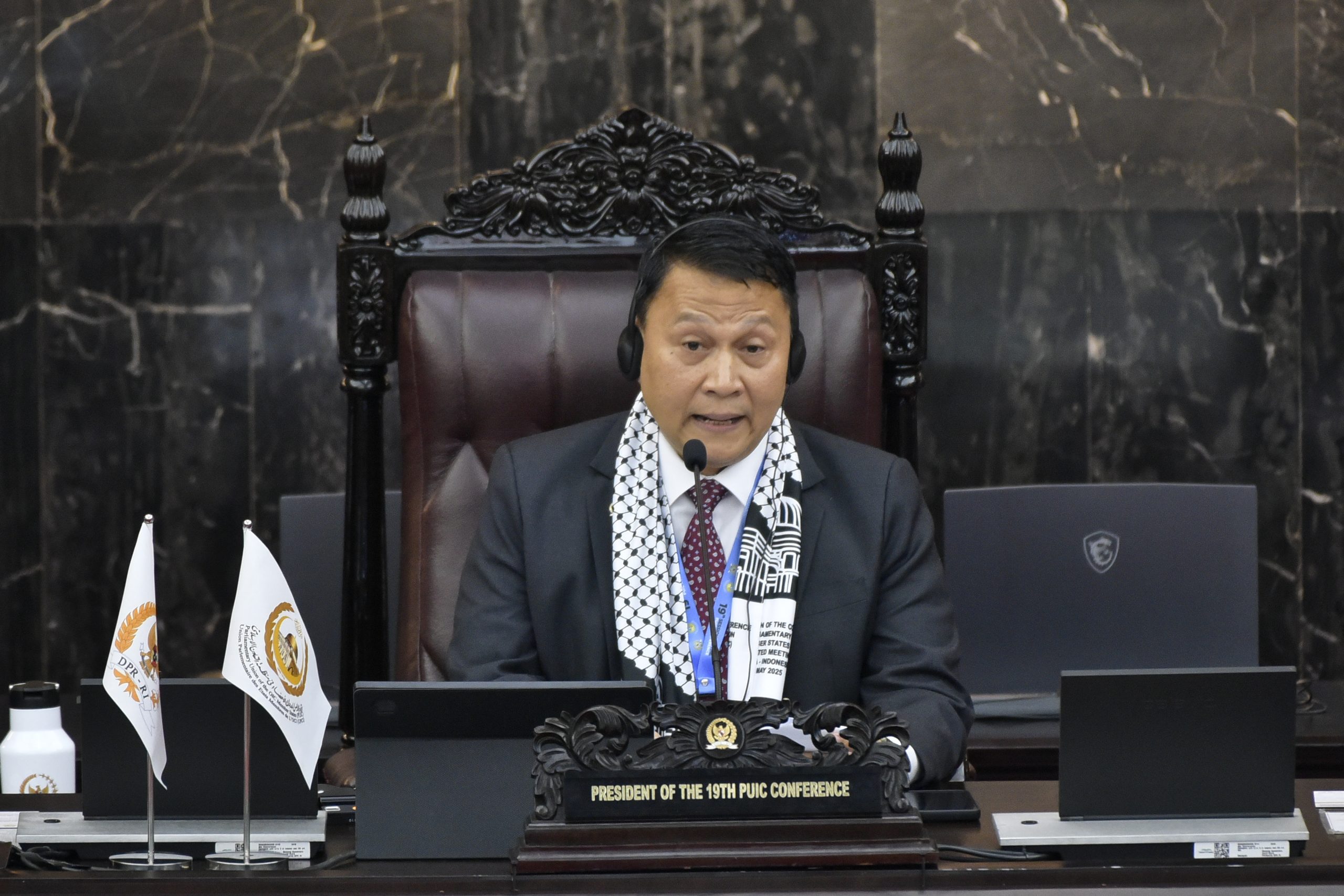 Ketua Badan Kerja Sama Antar-Parlemen (BKSAP) DPR RI, Mardani Ali Sera, saat memimpin 19th Session of the PUIC Conference di Gedung Nusantara II, Senayan, Jakarta, Kamis (15/5/2025). Foto: Munchen/vel.