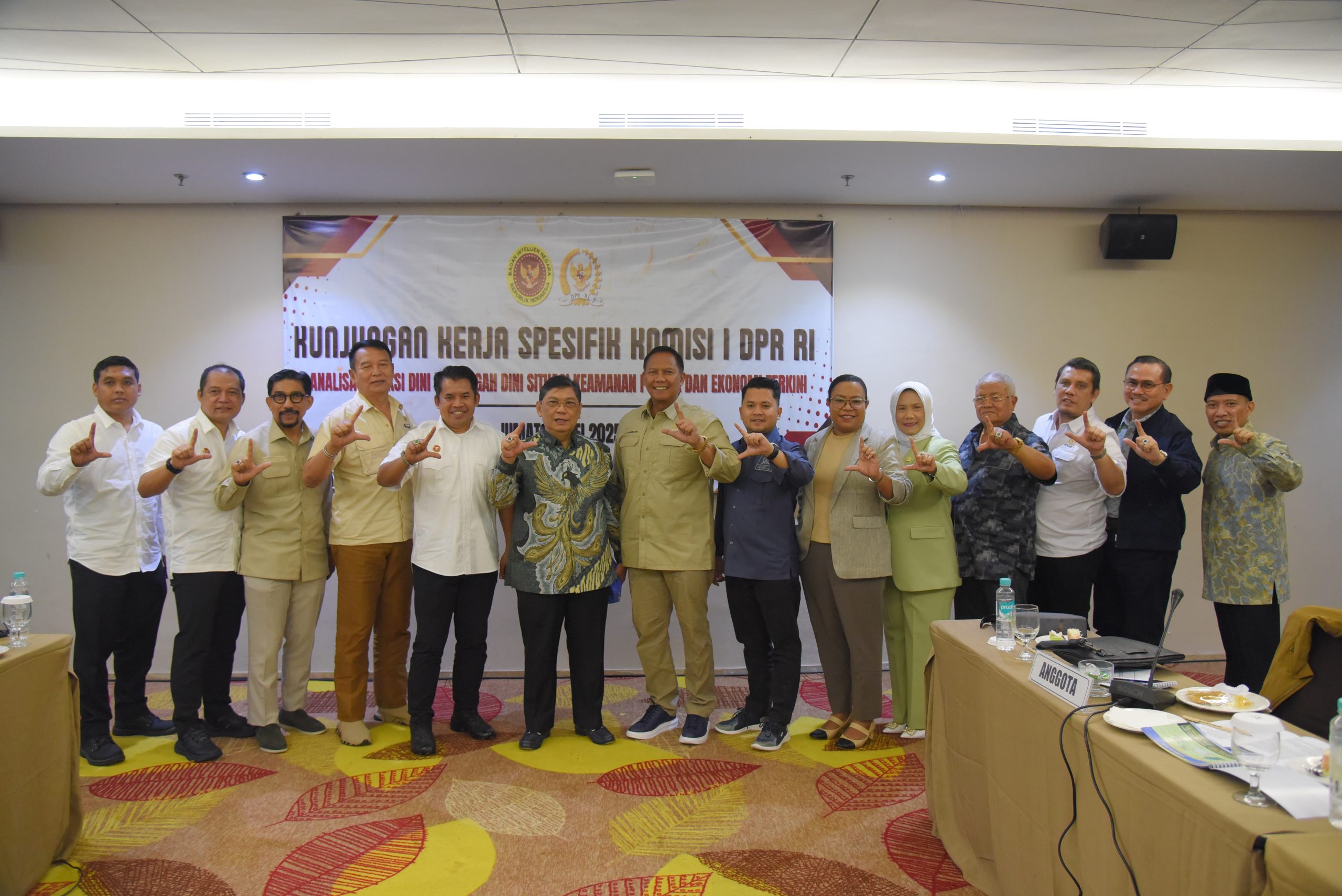 Anggota Komisi I DPR RI, Slamet Ariyadi, saat mengikuti rapat Kunjungan Kerja Spesifik (Kunspek) Komisi I DPR RI di Lombok Tengah, Nusa Tenggara Barat, Jumat (2/5/2025). Foto: Anju/vel.