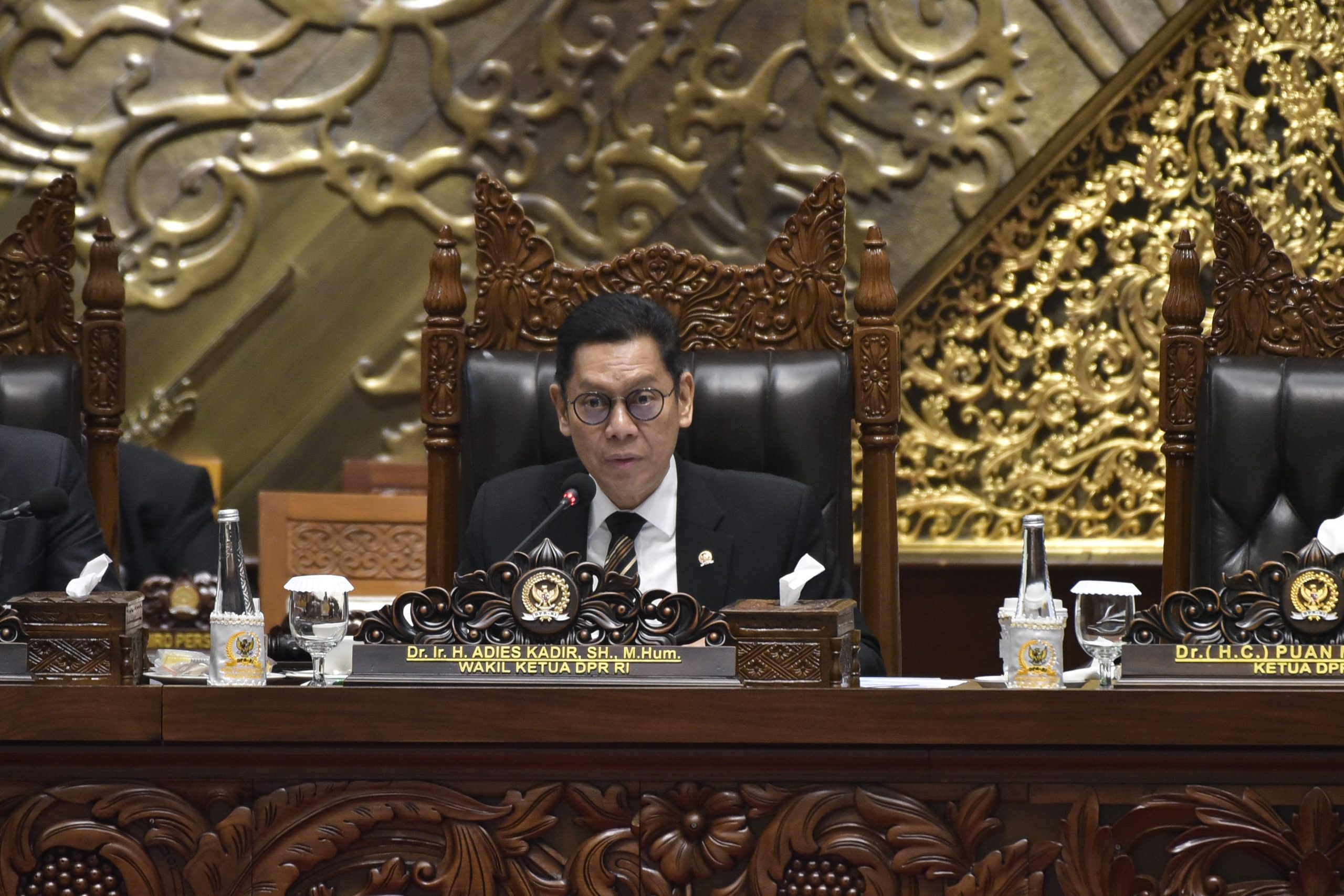 Wakil Ketua DPR Adies Kadir saat rapat paripurna di Gedung Nusantara II, Selasa (27/5/2025). Foto: Munchen/vel.