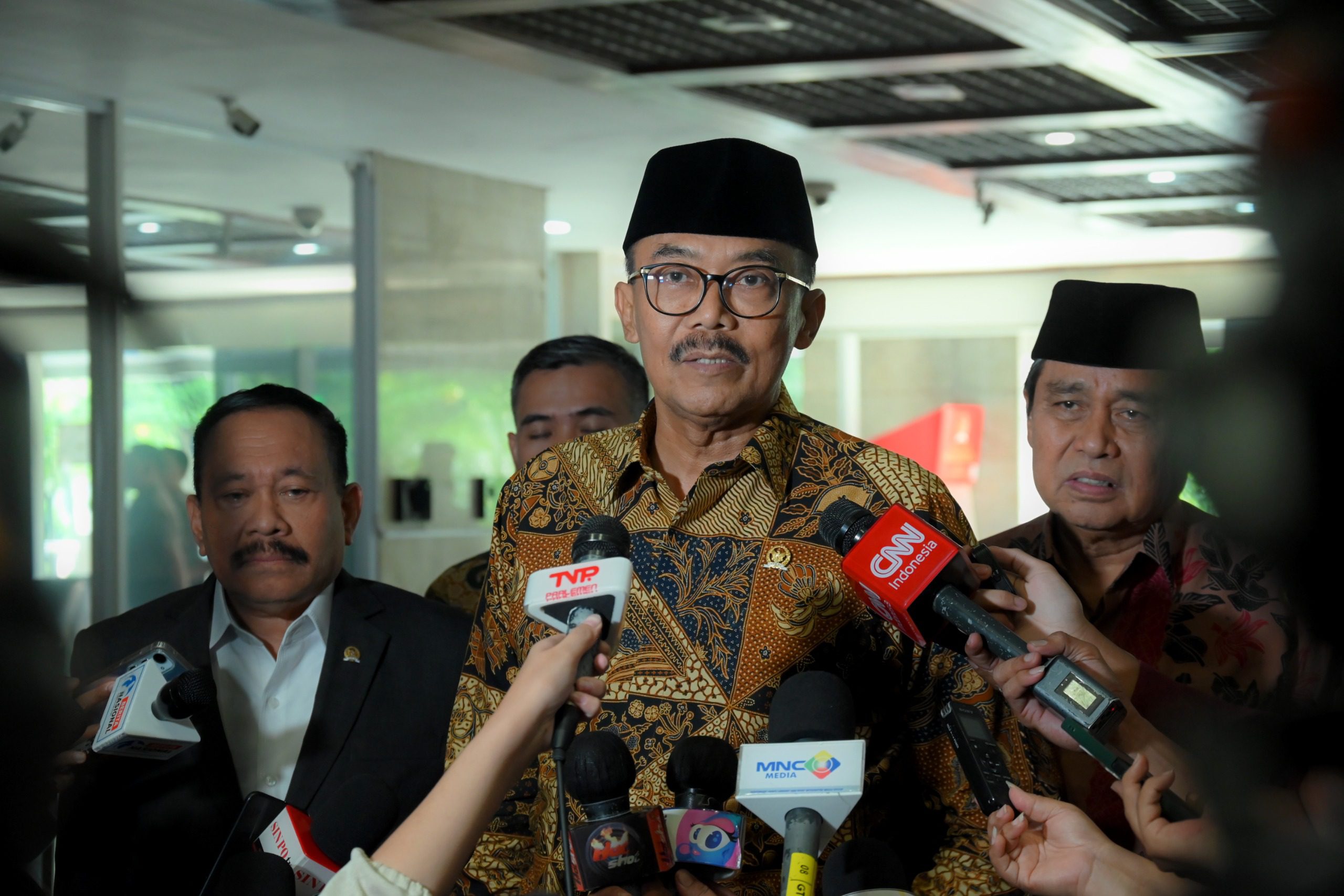 Wakil Ketua Mahkamah Kehormatan Dewan (MKD), Agung Widyantoro saat konferensi pers di Gedung Nusantara I, DPR RI, Senayan, Jakarta, Selasa (6/5/2025). Foto : Tari/Andri.