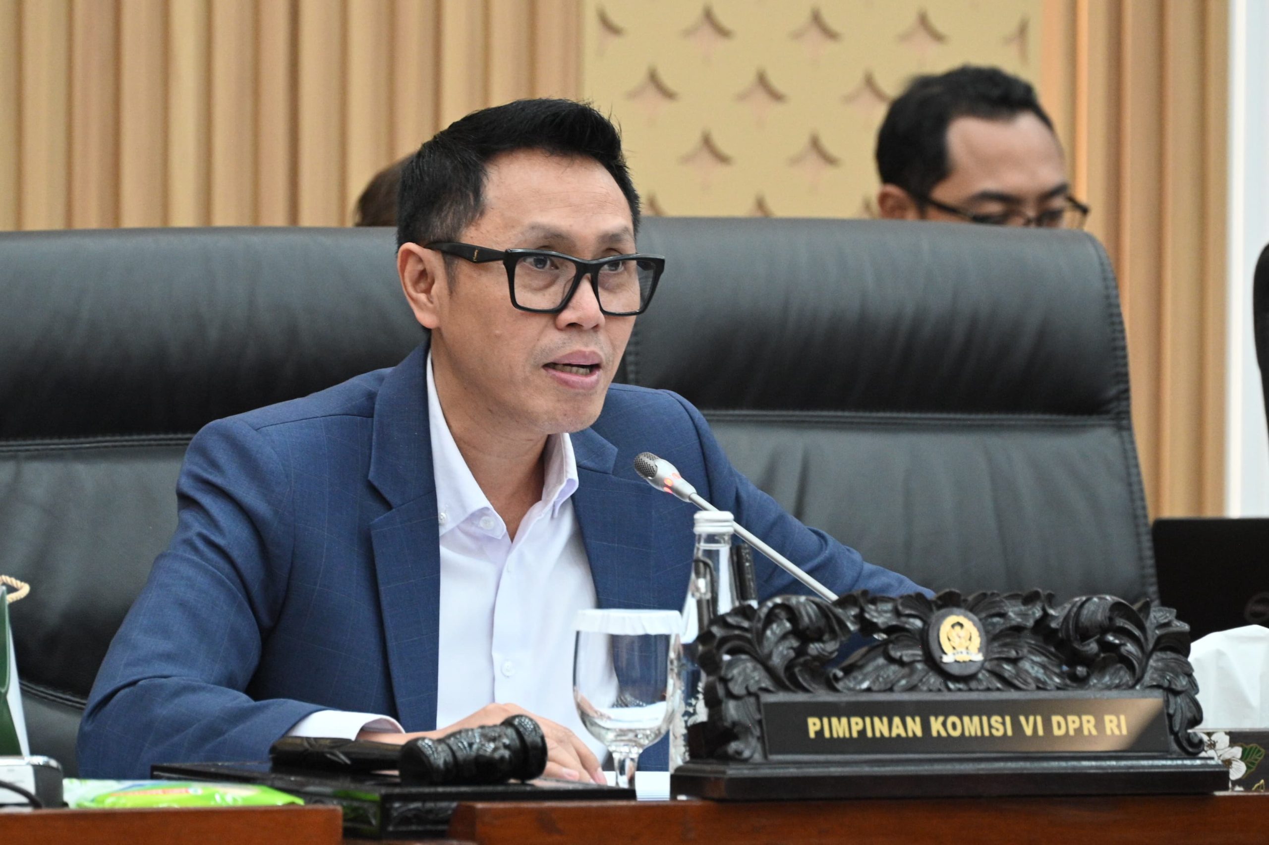 Wakil Ketua Komisi VI DPR RI, Eko Hendro Purnomo, saat memimpin Rapat Dengar Pendapat (RDP) Komisi VI DPR RI bersama Direktur Utama Perum Bulog Novi Helmy Prasetya di Gedung Nusantara I, Senayan, Jakarta, Selasa (29/4/2025). Foto: Farhan/vel.