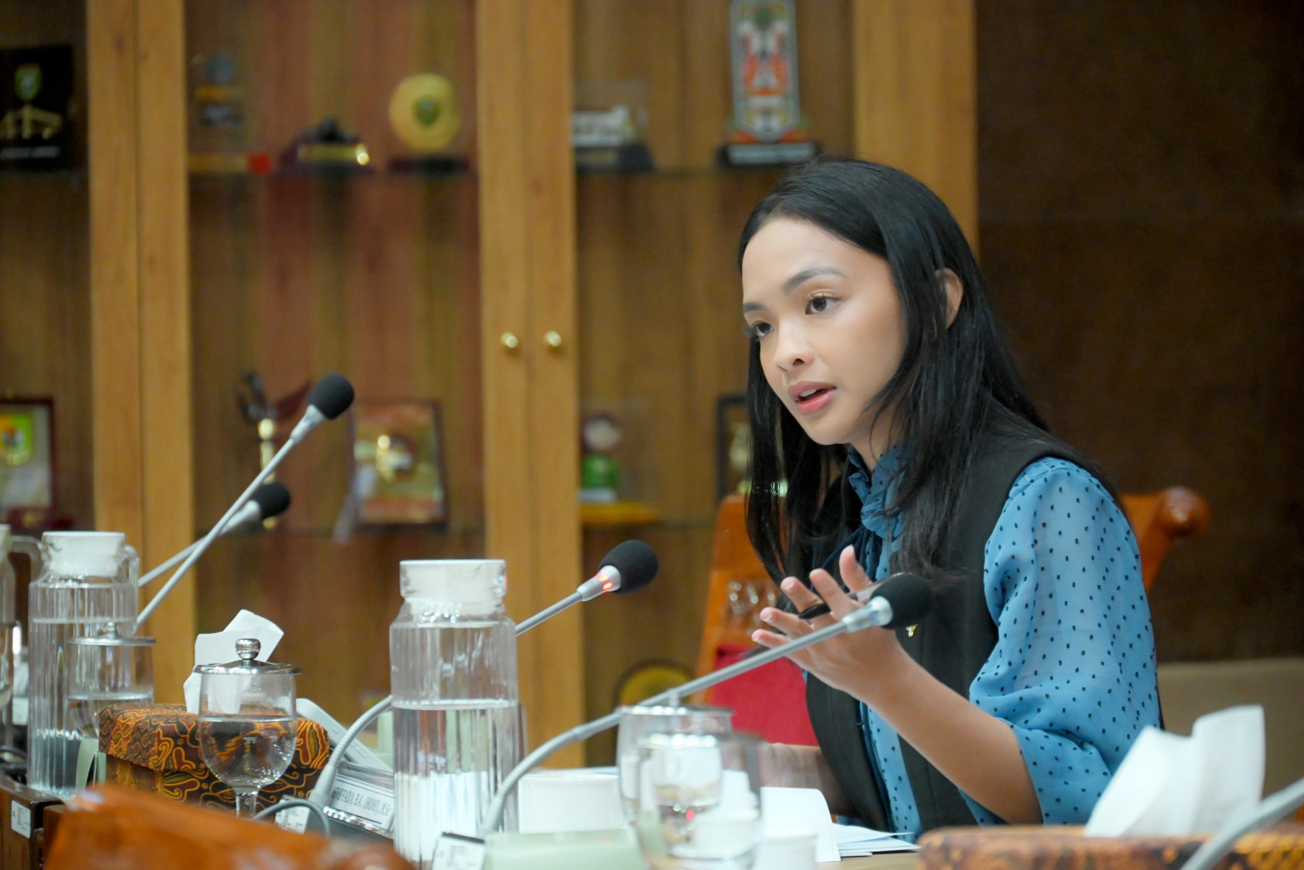 Anggota Komisi X DPR RI Ruby Chairani Syiffadia saat Rapat Panja Komisi X DPR RI terkait Perguruan Tinggi Kementerian dan Lembaga (PTKL), di Gedung Nusantara I, DPR RI, Senayan, Jakarta, Rabu (7/5/2025). Foto: Mentari/vel.