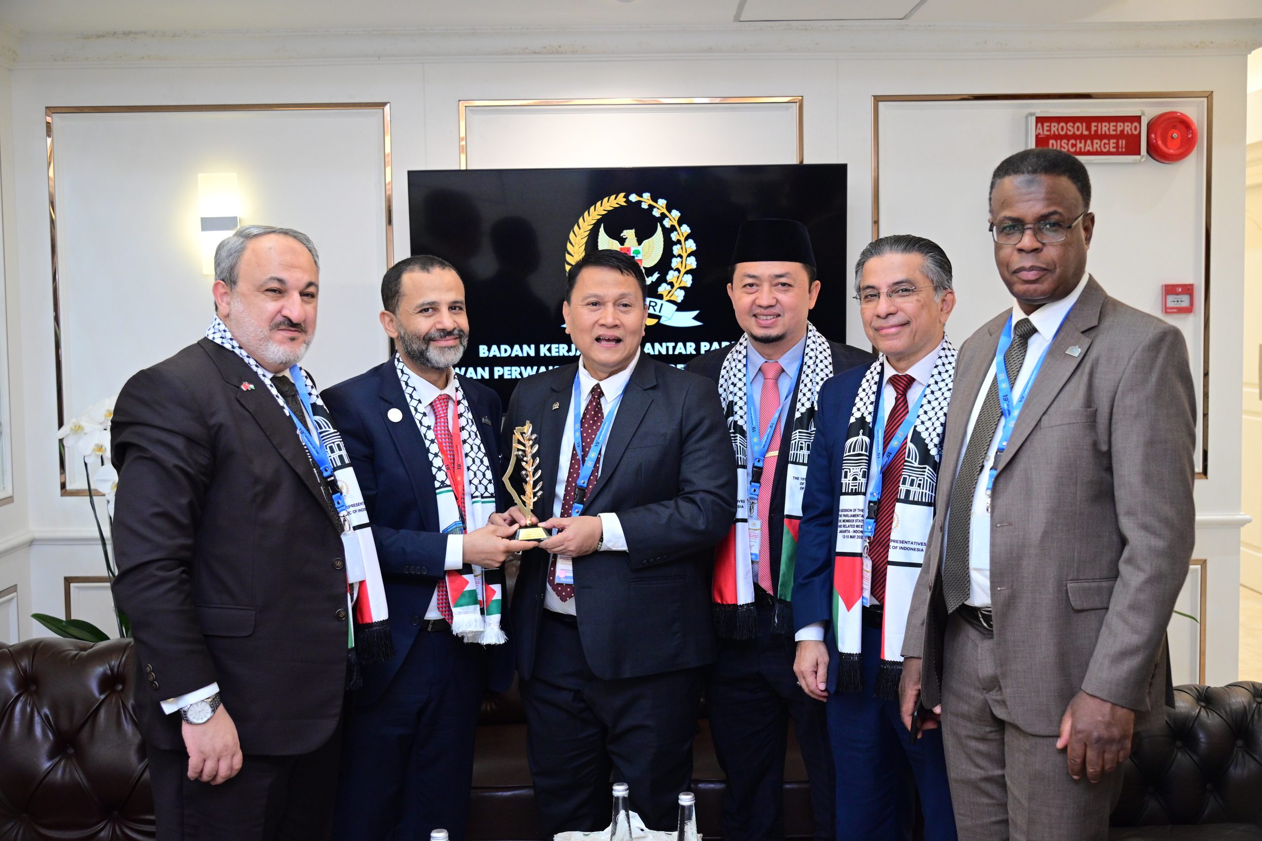 Ketua BKSAP DPR RI Mardani Ali Sera dan Ketua GKSB DPR RI untuk Palestina Syahrul Aidi Maazat saat menerima Delegasi Leagues of Parliamentarians for Al-Quds (LP4Q) di Gedung Nusantara, DPR RI, Senayan, Jakarta, Senin (12/5/2025). Foto: Farhan/vel.