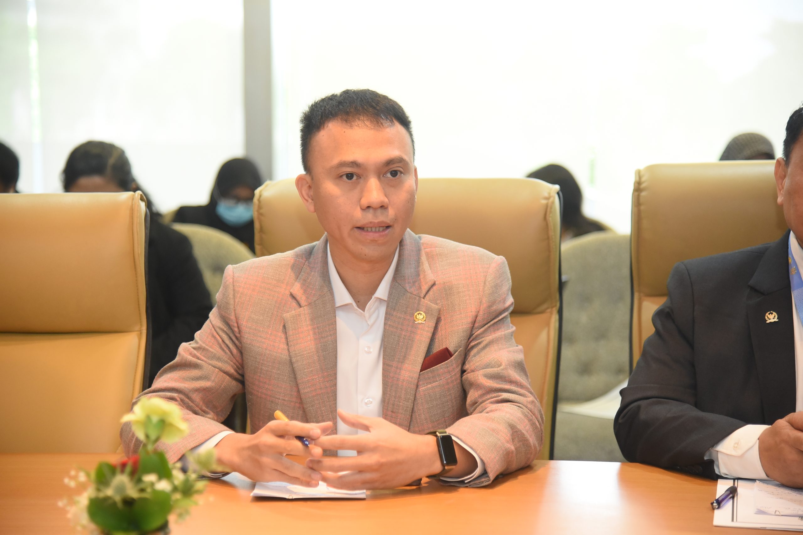 Wakil Ketua Badan Kerja Sama Antar Parlemen (BKSAP) DPR RI, Muhammad Husein Fadlulloh, dalam rangkaian Sidang Parlemen OKI ke-19 di Gedung DPR RI, Senayan, Jakarta, Selasa (13/5/2025). Foto: Arief/vel.