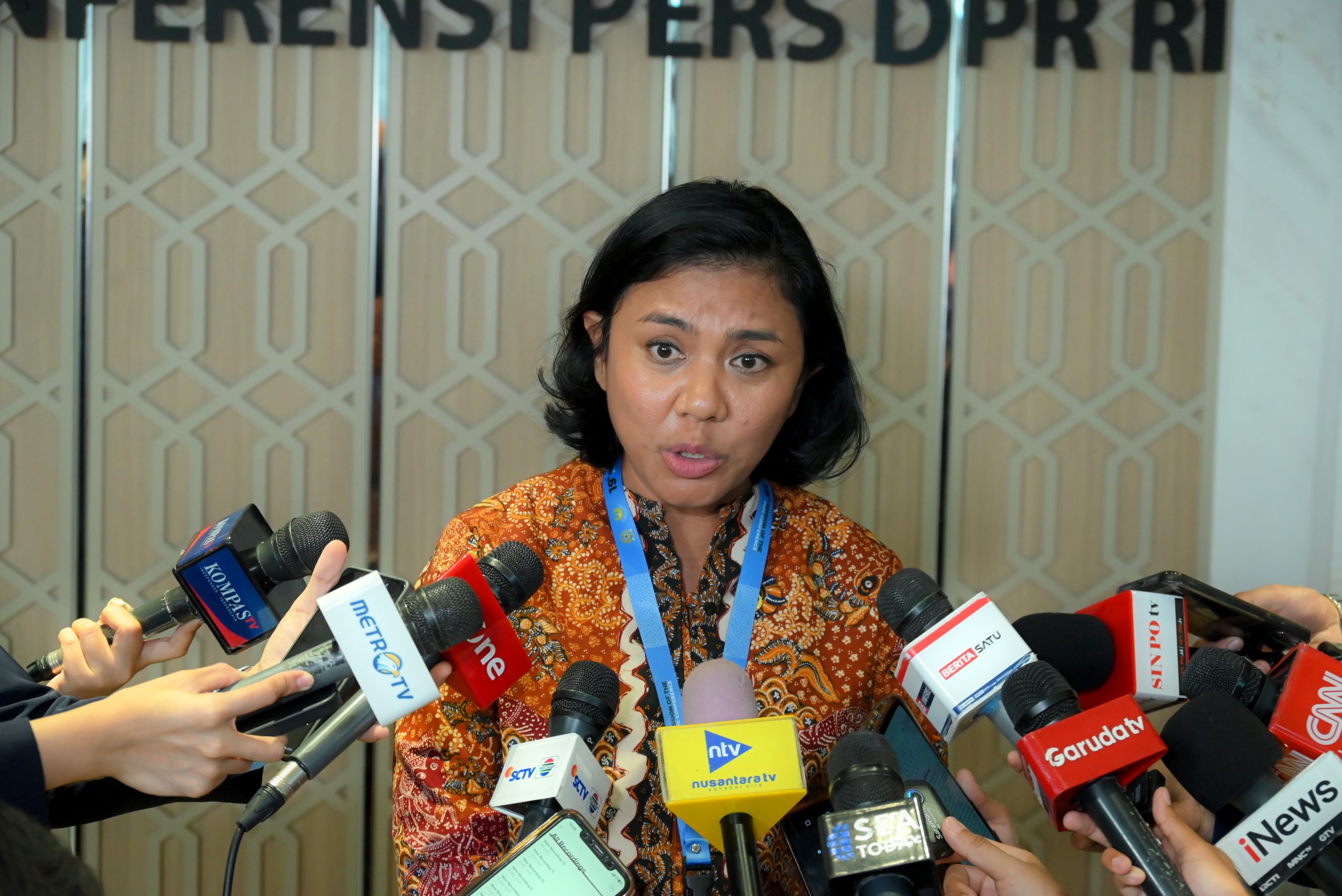 Wakil Ketua Badan Kerja Sama Antar-Parlemen (BKSAP) DPR RI, Irine Yusiana Roba Putri usai sesi pleno konferensi di Gedung Nusantara, Kompleks Parlemen, Senayan, Jakarta, Rabu (14/5/2025). Foto : Tari/Andri.