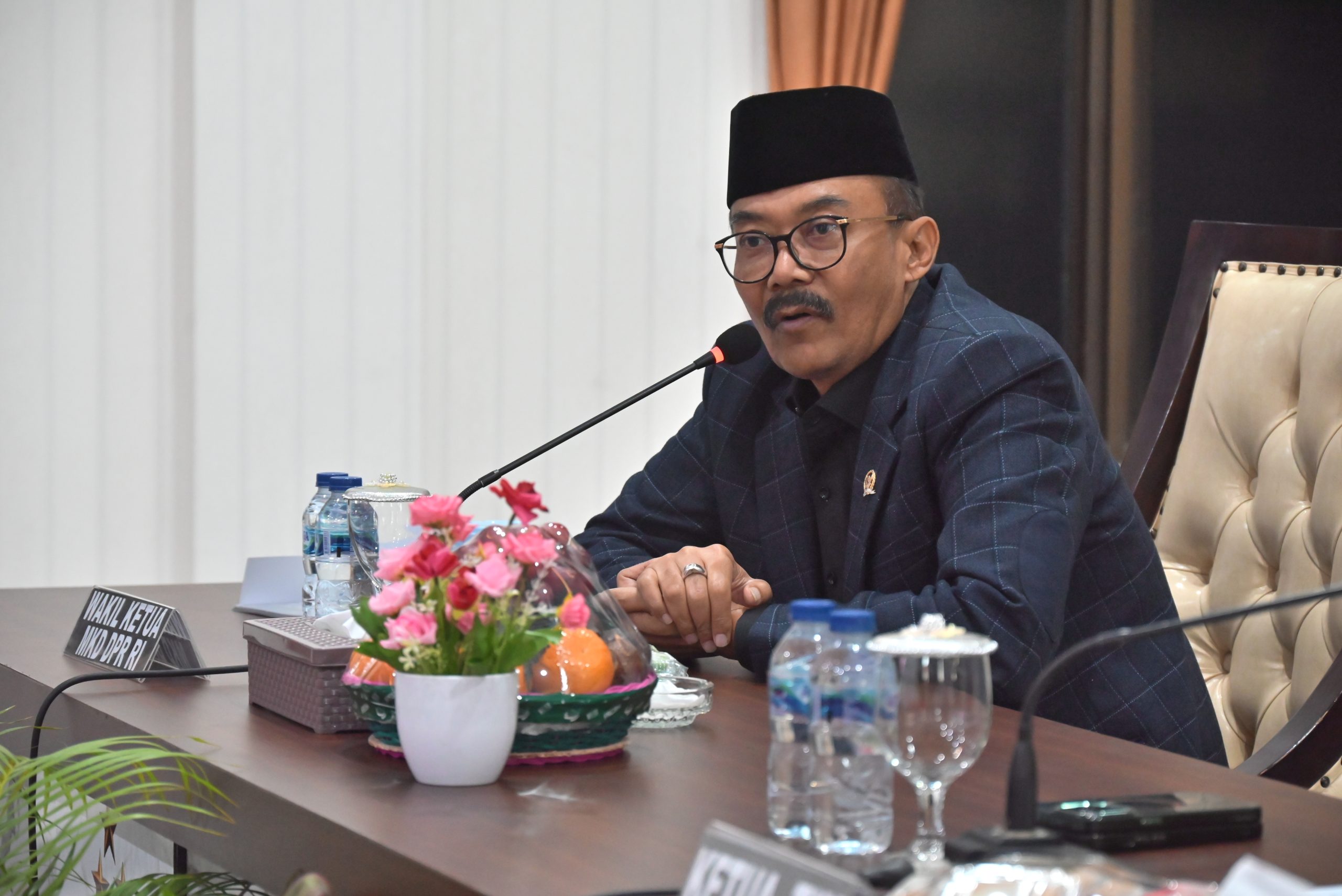 Wakil Ketua MKD Agung Widyantoro saat pertemuan Mahkamah Kehormatan Dewan (MKD) DPR RI dengan Polres Kebumen, Jawa Tengah, Rabu (21/5). Foto: Husen/vel.