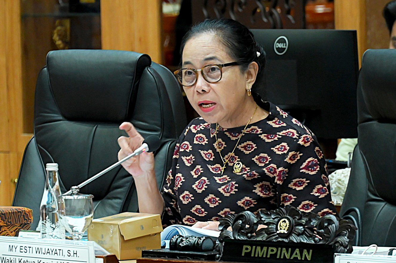 Wakil Ketua Komisi X DPR RI, My Esti Wijayati dalam rapat pembahasan evaluasi pelaksanaan pendidikan anak usia dini bersama Kemendikdasmen di Komisi X, DPR RI, Senayan, Jakarta Pusat, Selasa (6/5/2025). Foto : Tari/Andri.