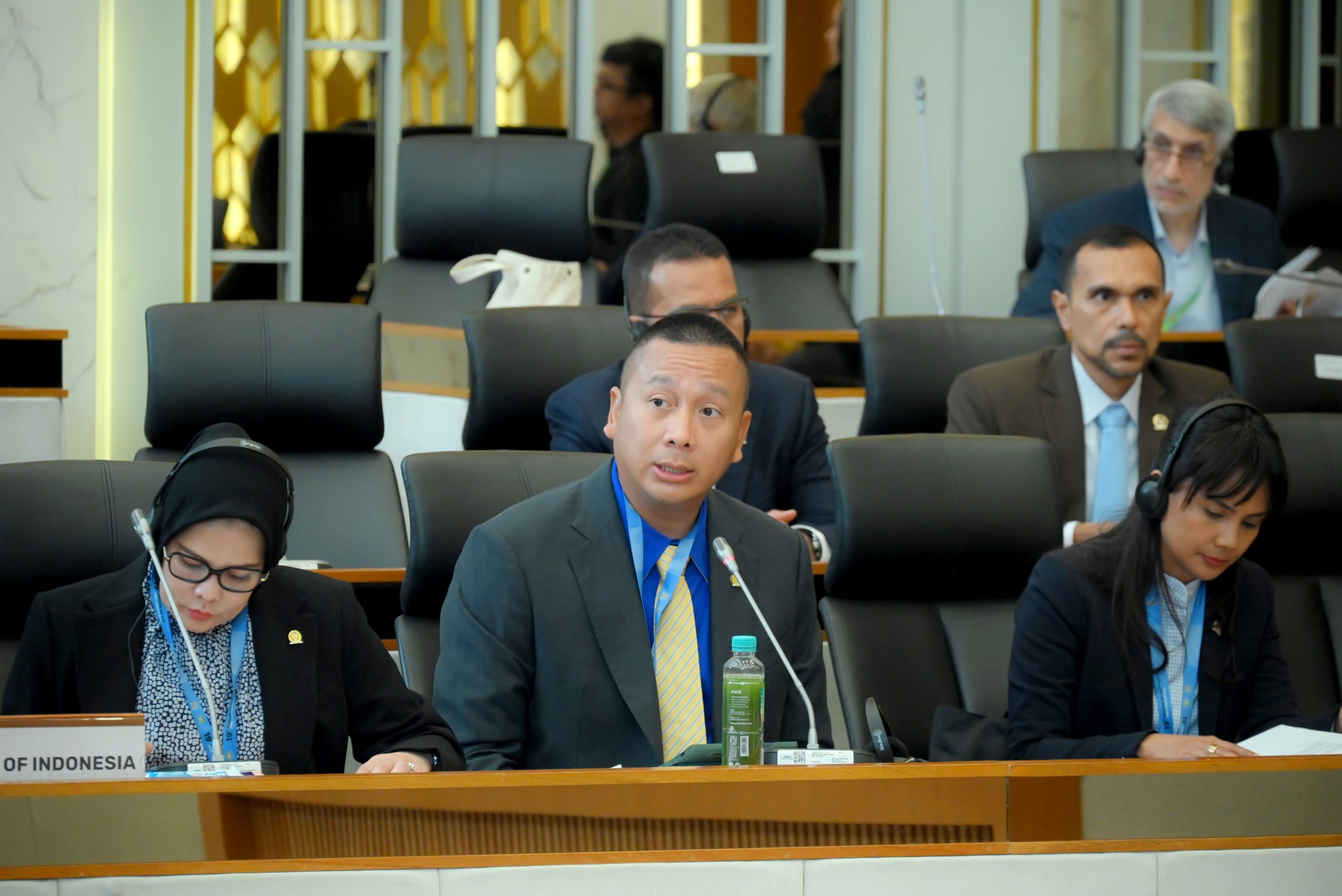 Anggota BKSAP DPR RI, Galih Dimuntur Kartasasmita, saat pertemuan 11th Meeting of the Specialised Standing Committee on Economic Affairs and the Environment, yang merupakan bagian dari rangkaian Konferensi ke-19 Parliamentary Union of the OIC Member States (PUIC), di Gedung Nusantara, Senayan, Jakarta.11th Meeting of the Specialised Standing Committee on Economic Affairs and the Environment, yang merupakan bagian dari rangkaian Konferensi ke-19 Parliamentary Union of the OIC Member States (PUIC), di Gedung Nusantara, Senayan, Jakarta, Selasa (13/5/2025). Foto: Mentari/vel.