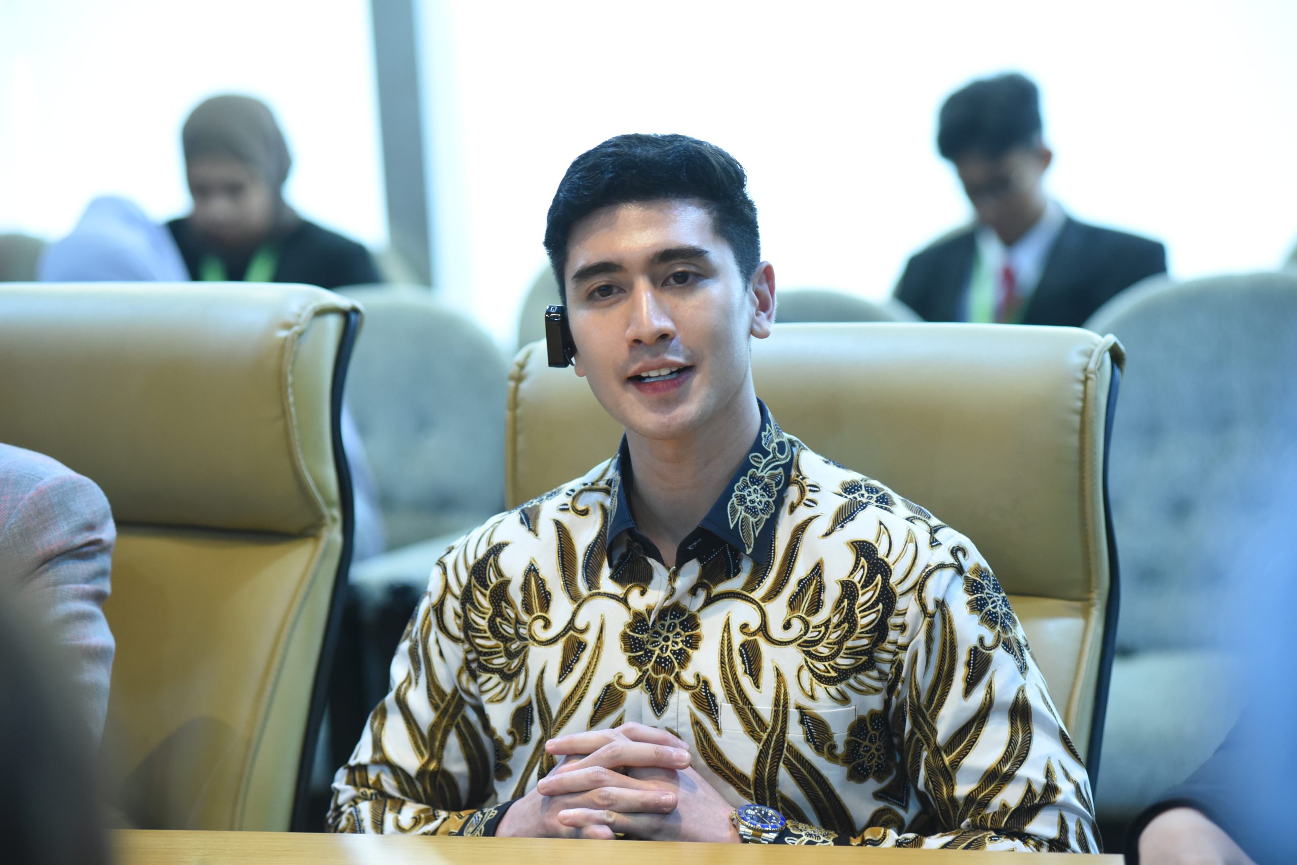 Anggota Badan Kerja Sama Antar-Parlemen (BKSAP) DPR RI, Verrell Bramasta dalam rangkaian Konferensi Parlemen Negara-Negara Anggota Organisasi Kerja Sama Islam (PUIC) ke-19 di Gedung Nusantara, Senayan, Jakarta, Selasa (13/05/2025). Foto: Jaka/Andri.
