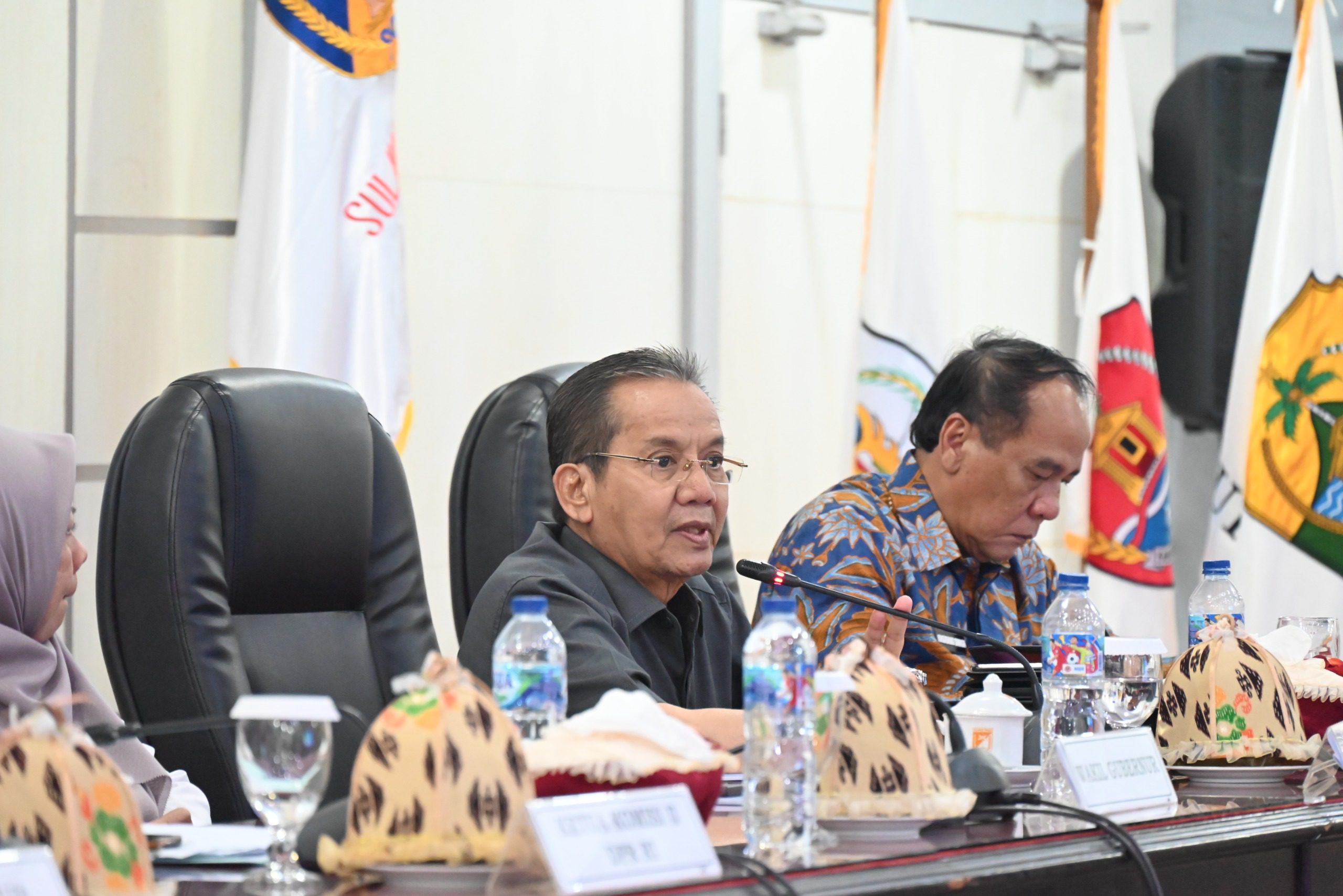 Anggota Komisi II DPR RI, Longki Djanggola saat Kunjungan Kerja Komisi II dalam rangka mengawasi pelaksanaan Badan Usaha Milik Daerah (BUMD) dan Badan Layanan Umum Daerah (BLUD), di Palu, Sulawesi Tengah, Rabu (7/5/2025). Foto: Hira/vel.