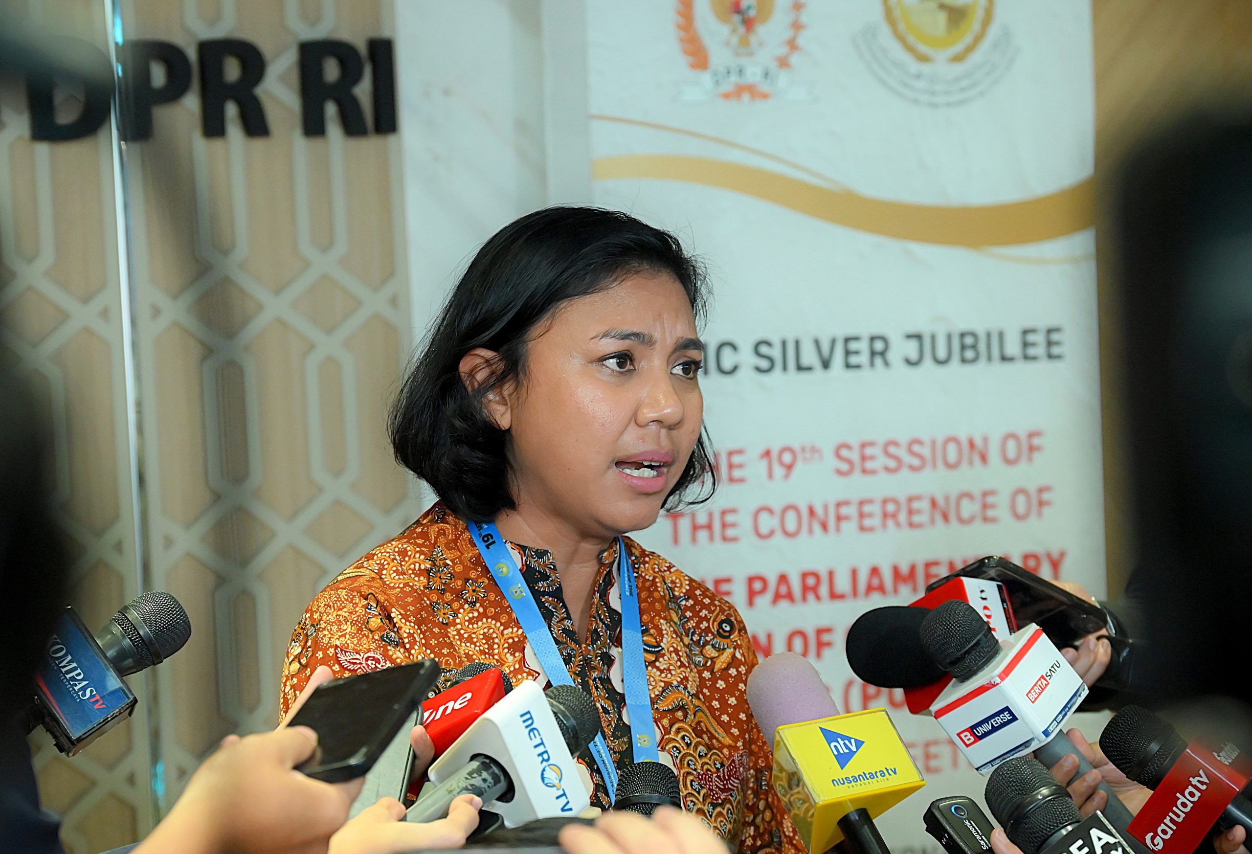 Wakil Ketua Badan Kerja Sama Antar-Parlemen (BKSAP) DPR RI, Irine Yusiana Roba Putri usai mengikuti 19th Session of the PUIC Conference yang digelar di Gedung Nusantara, Senayan, Jakarta, Rabu (14/5/2025). Foto : Tari/Andri.