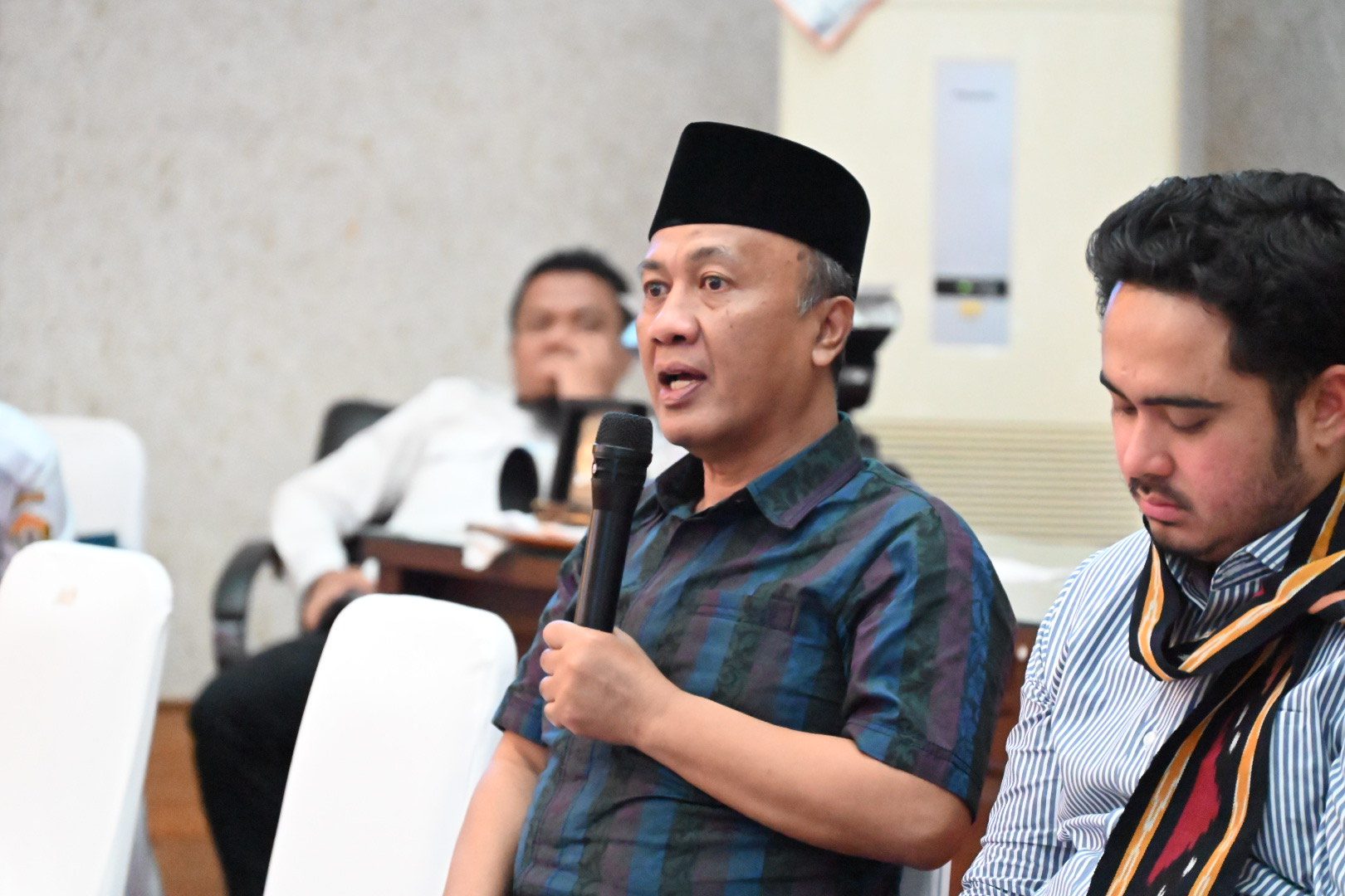 Anggota Komisi II DPR RI Fauzan Khalid saat mengikuti pertemuan Komisi II dengan seluruh jajaran kepala daerah di Kendari, Sultra, Rabu (7/5/2025). Foto: Tasya/vel.