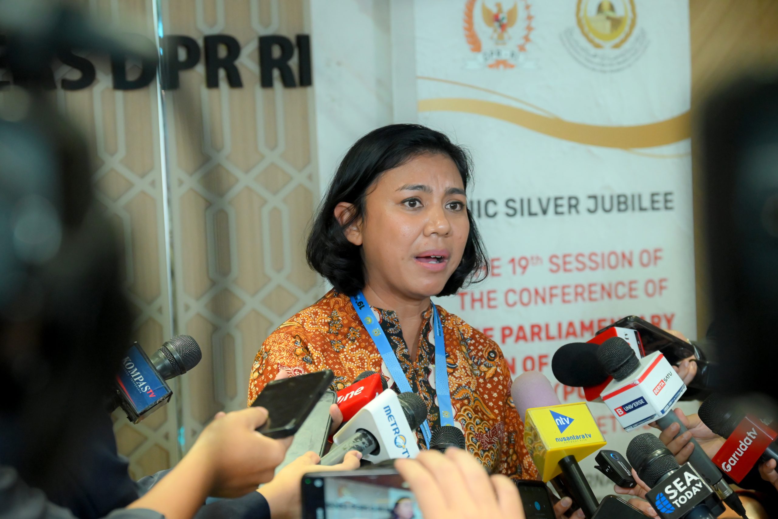 Wakil Ketua Badan Kerja Sama Antar-Parlemen (BKSAP) DPR RI, Irine Yusiana Roba Putri usai mengikuti 19th Session of the PUIC Conference yang digelar di Gedung Nusantara, Senayan, Jakarta, Rabu (14/5/2025). Foto : Tari/Andri.