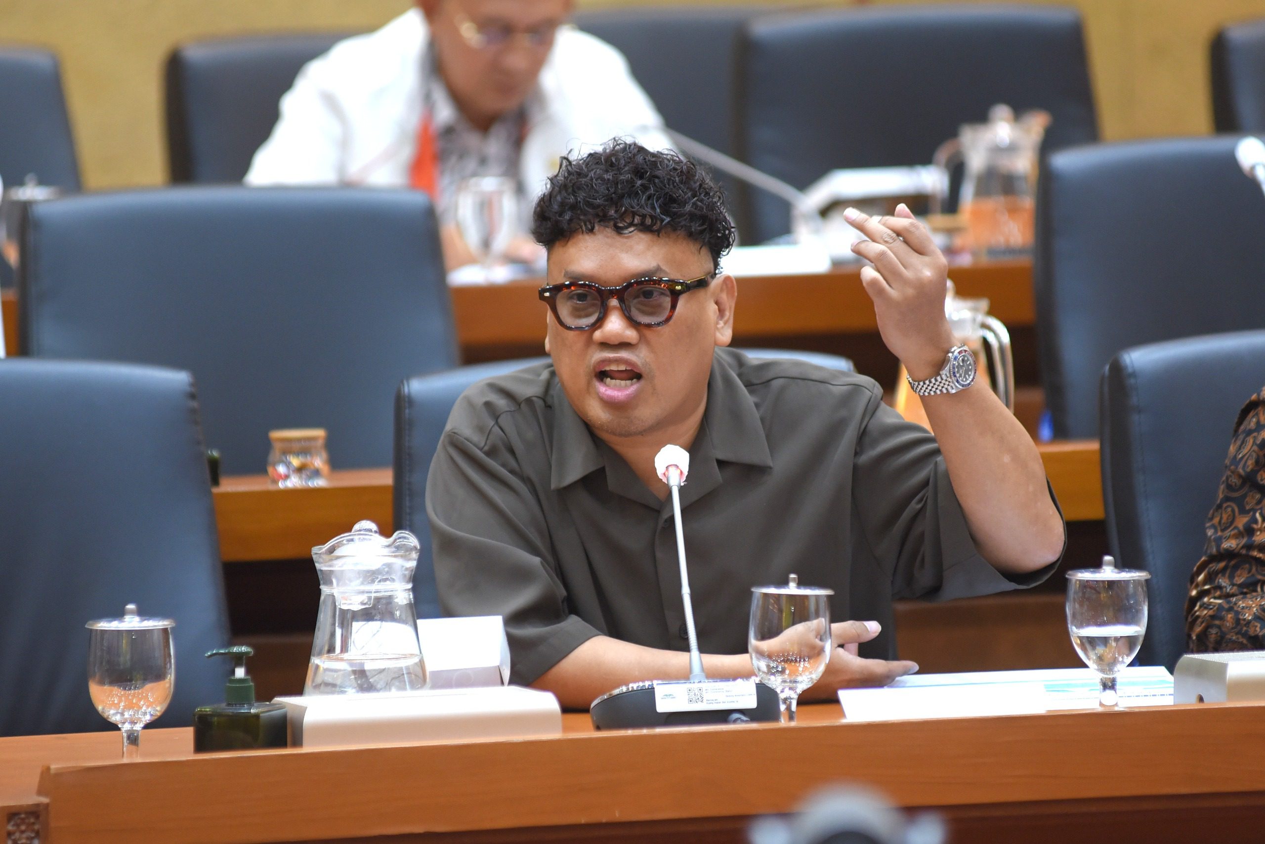 Anggota Komisi IX DPR RI, Surya Utama, dalam Rapat Dengar Pendapat Komisi IX dengan Kepala Badan POM RI di Gedung Nusantara I, Senayan, Jakarta, Kamis (15/5/2025). Foto: Geraldi/vel.