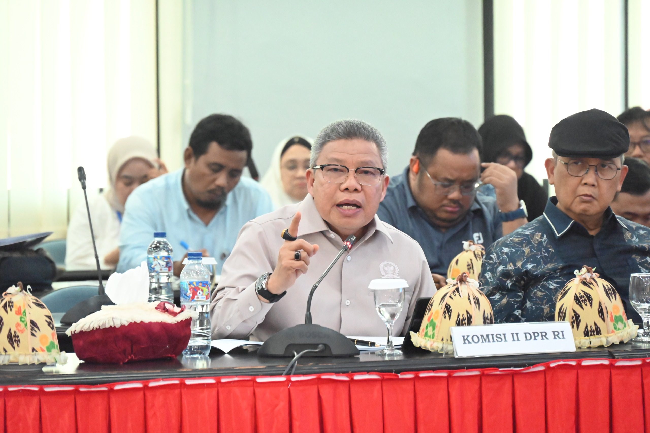 Anggota Komisi II DPR RI, Taufan Pawe, saat mengikuti Kunjungan Kerja Spesifik Komisi II, di Palu, Sulawesi Tenggara, Rabu (7/5/2025). Foto: Hira/vel.