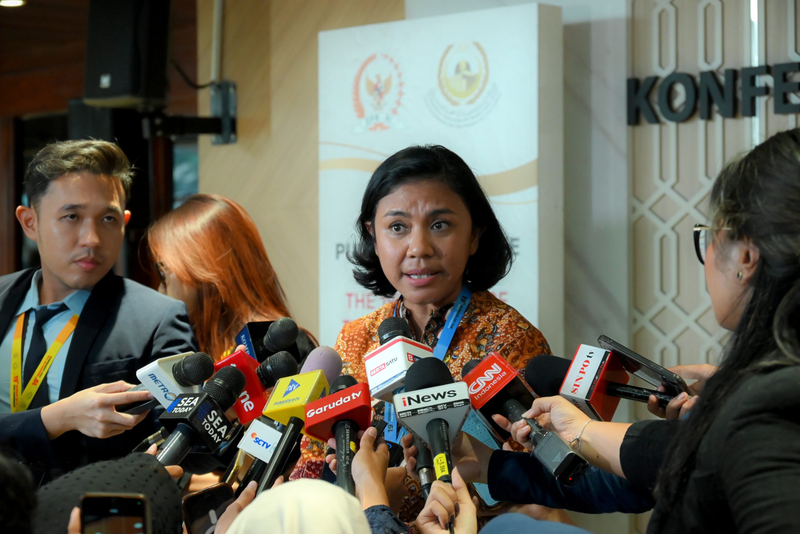 Wakil Ketua Badan Kerja Sama Antar-Parlemen (BKSAP) DPR RI, Irine Yusiana Roba Putri usai mengikuti 19th Session of the PUIC Conference yang berlangsung di Gedung Nusantara, Kompleks Parlemen, Senayan, Jakarta, Rabu (14/5/2025). Foto : Tari/Andri.