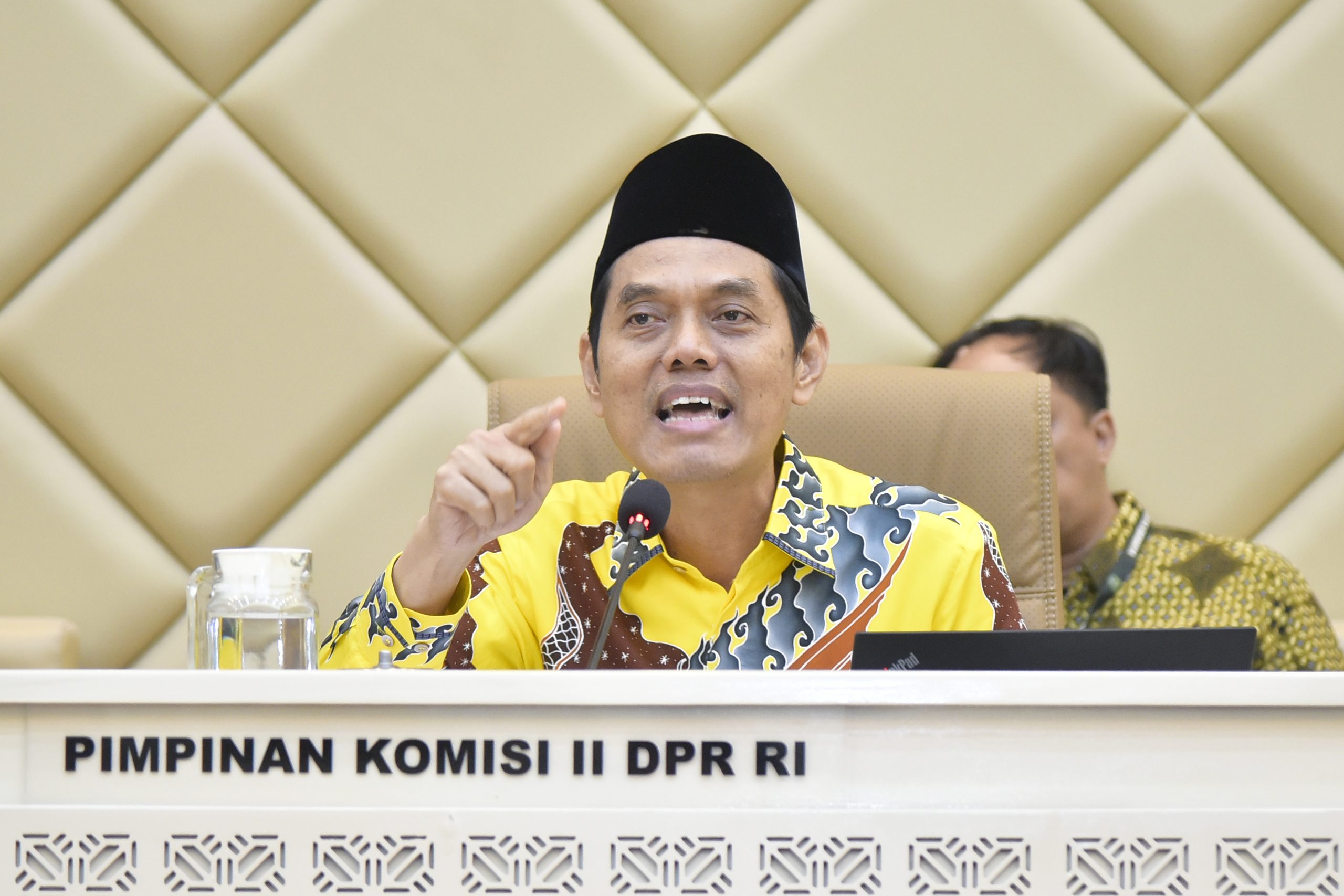 Wakil Ketua Komisi II DPR RI, Zulfikar Arse Sadikin saat RDP dengan Sekretaris Jenderal Kemendagri Tomsi Tohir dan Dirjen Bina Pemerintahan Desa Kemendagri La Ode Ahmad P. Bolombo di Gedung Nusantara, Senayan, Jakarta, Selasa (20/5/2025). Foto : Mu/Andri.