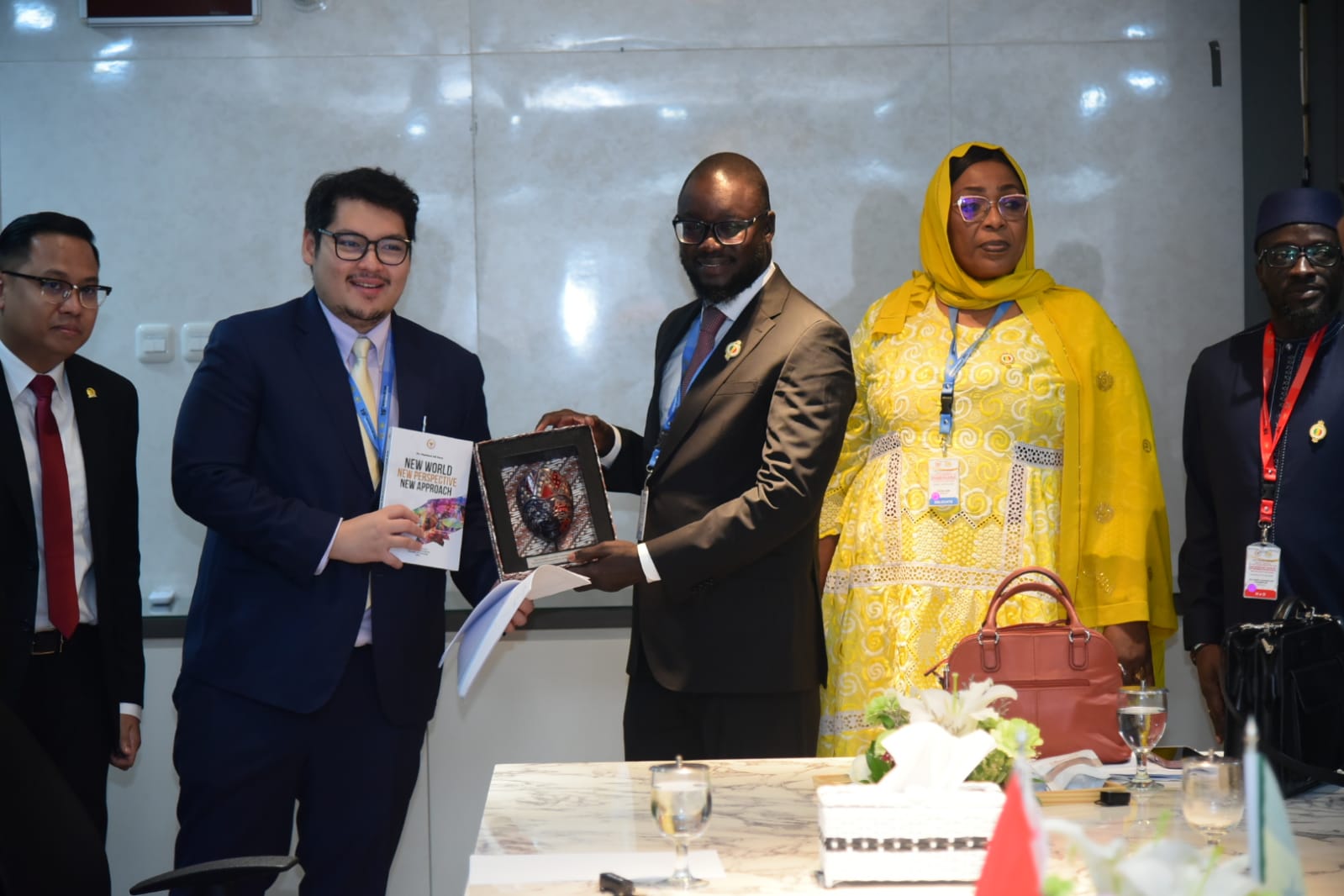 Wakil Ketua BKSAP DPR RI, Ravindra Airlangga, saat pertemuan bilateral dengan delegasi Senegal di sela Konferensi ke-19 Parliamentary Union of the OIC Member States (PUIC) di Gedung Nusantara III, Senayan, Jakarta, Kamis (15/5/2025). Foto: Oji/vel.