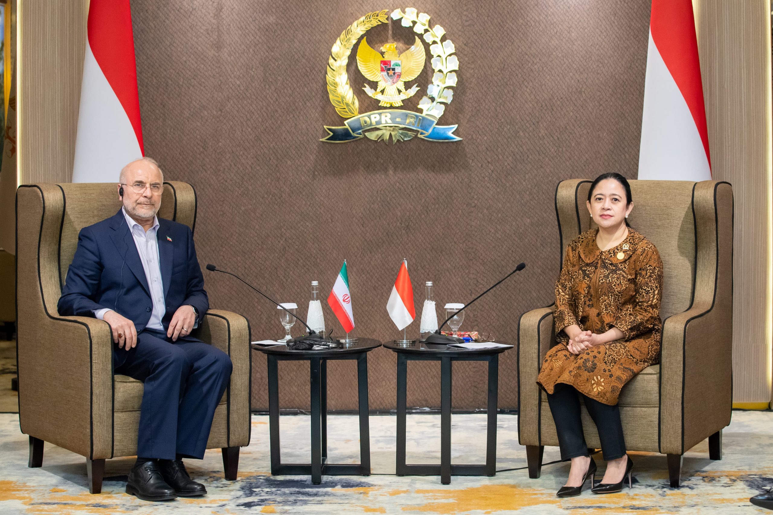Ketua DPR RI Puan Maharani saat melakukan pertemuan bilateral dengan Ketua Majelis Permusyawaratan Islam Iran, Mohammad Bagher di Ruang Delegasi DPR RI, Kompleks Parlemen, Senayan, Jakarta, Kamis (15/5/2025). Foto: Ist/vel.