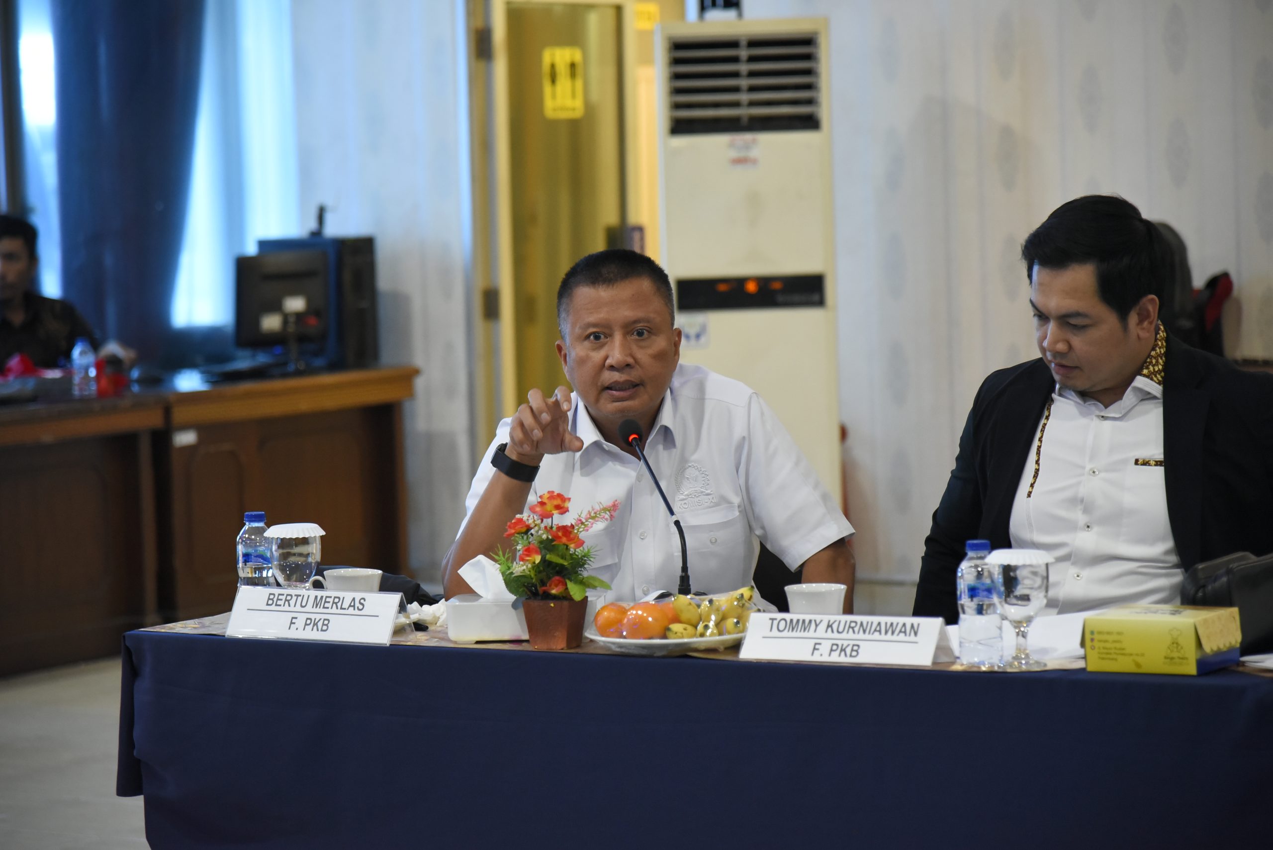 Anggota Komisi XI DPR RI, Bertu Merlas, saat mengikuti Kunjungan Kerja Spesifik Komisi XI DPR RI ke Kota Palembang, Provinsi Sumatera Selatan, Jumat (16/05/2025). Foto: Anju/vel.