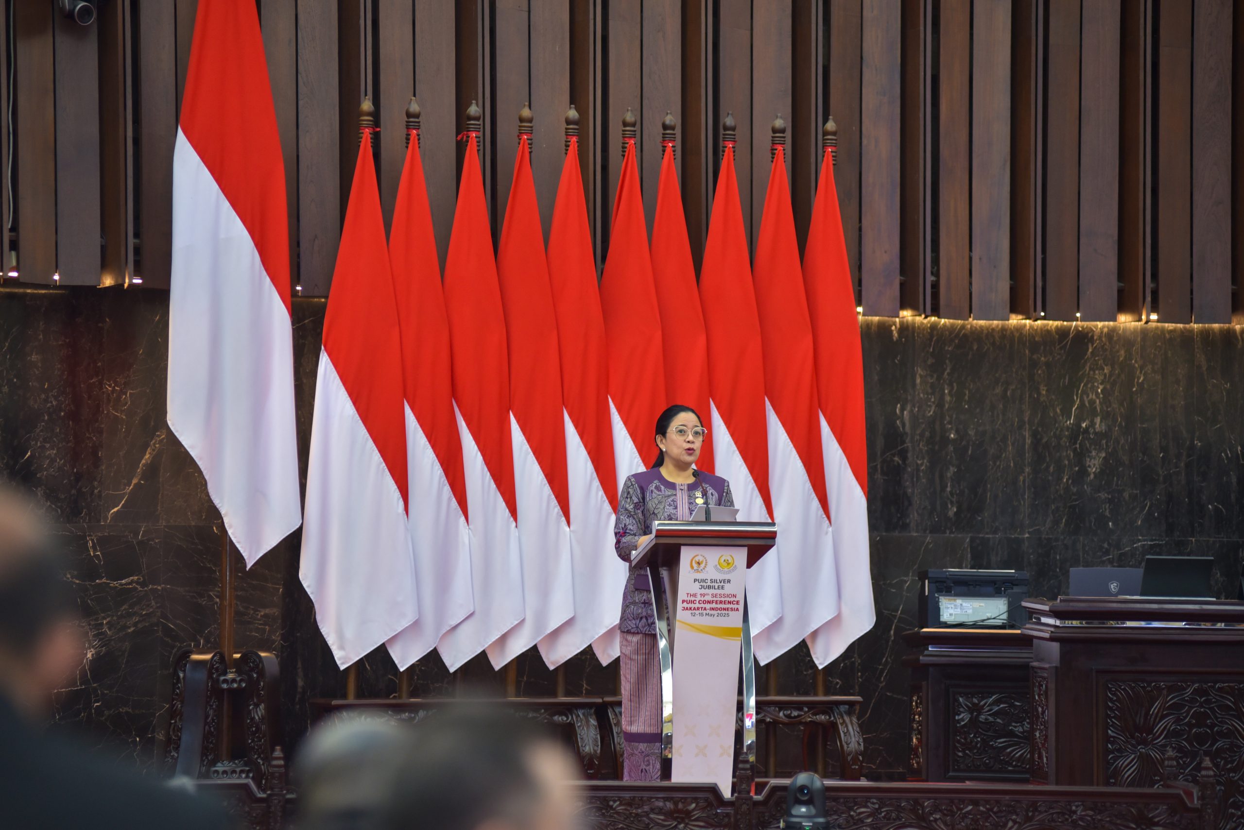 Ketua DPR RI Puan Maharani, saat menyampaikan pidato ketika membuka Sesi ke-19 Konferensi Persatuan Parlemen Negara-Negara Anggota OKI (PUIC) yang digelar di Gedung Parlemen Indonesia, Jakarta, Rabu (14/5/2025). Foto: Kresno/vel.