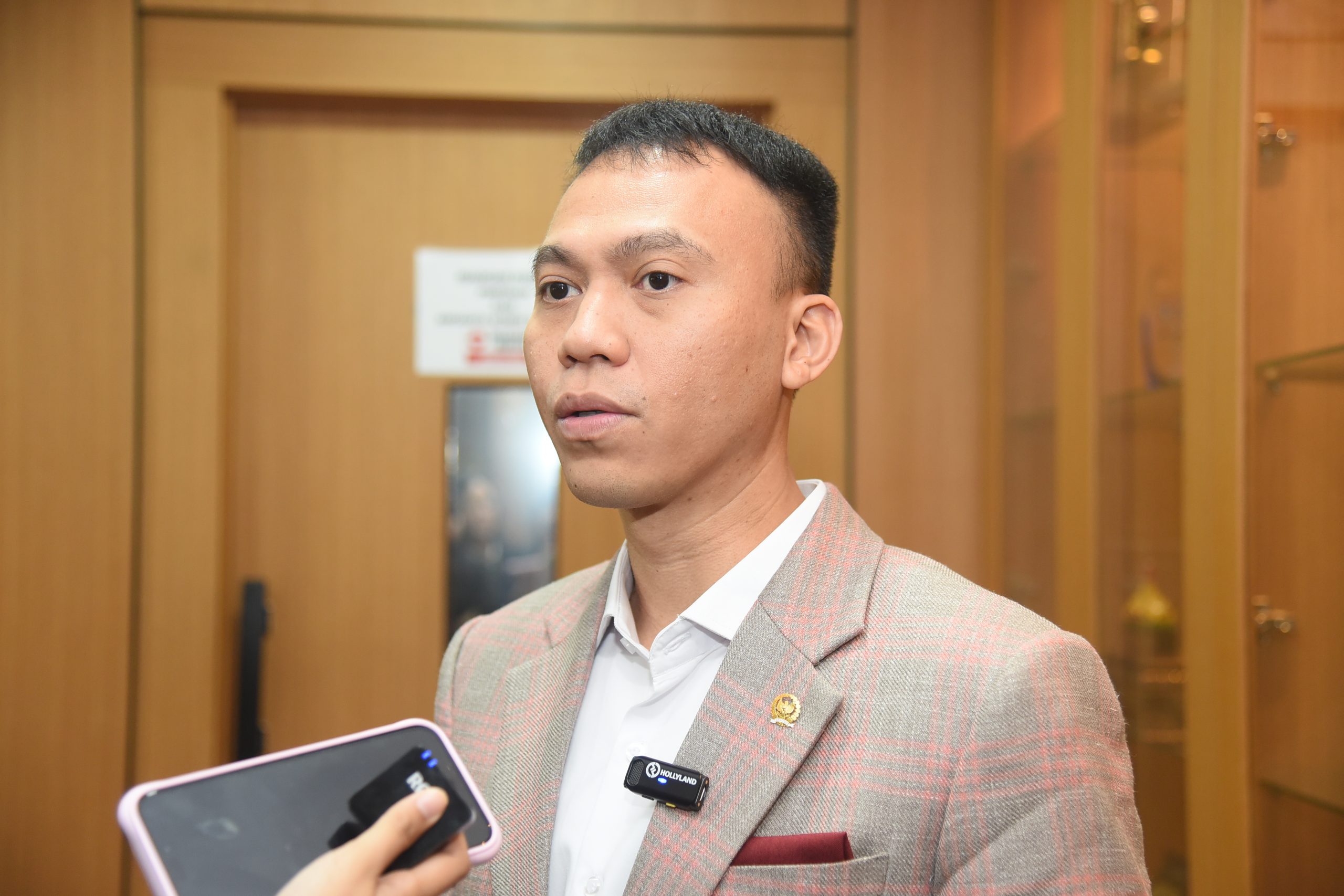 Wakil Ketua Badan Kerja Sama Antar-Parlemen (BKSAP) DPR RI Muhammad Husein Fadlulloh dalam pembukaan Konferensi ke-19 Parlemen OKI atau Parliamentary Union of the OIC Member States (PUIC), yang digelar di Kompleks Parlemen, Senayan, Jakarta, 12-15 Mei 2025. Foto : Arief/Andri.