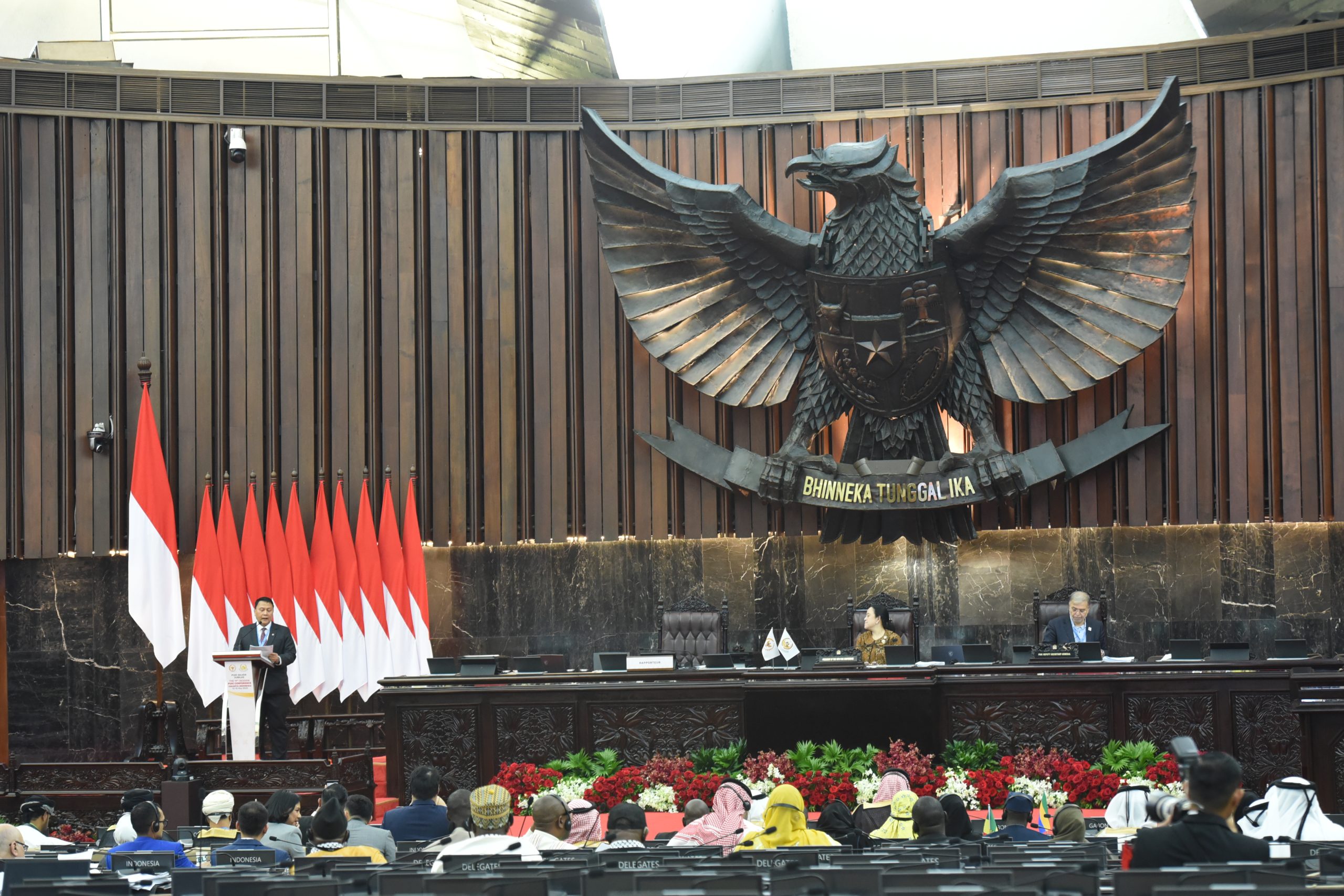 Ketua Badan Kerja Sama Antar-Parlemen (BKSAP) DPR RI, Mardani Ali Sera, saat membacakan Deklarasi Jakarta dalam Penutupan PUIC Ke-19 di Gedung Nusantara, Senayan, Jakarta, Kamis (15/5/2025). Foto: Jaka/vel.