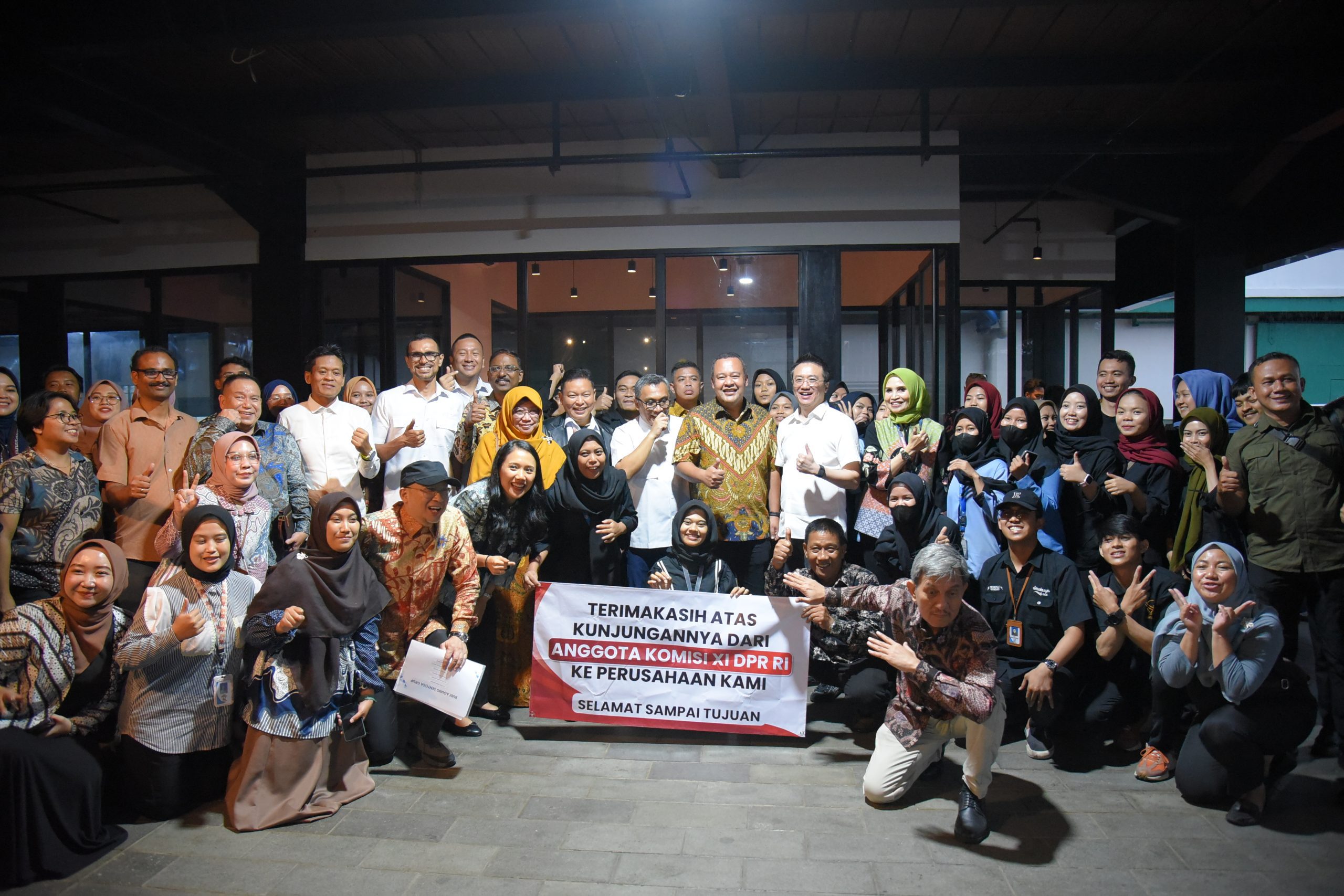 Anggota Komisi XI DPR RI, Fathi, bersama tim saat kunjungan kerja spesifik (kunspek) Komisi XI DPR RI ke PT Budi Agung Sentosa, Kecamatan Rancaekek, Kabupaten Bandung, Jawa Barat, Jumat (16/5/2025). Foto: Eki/vel.