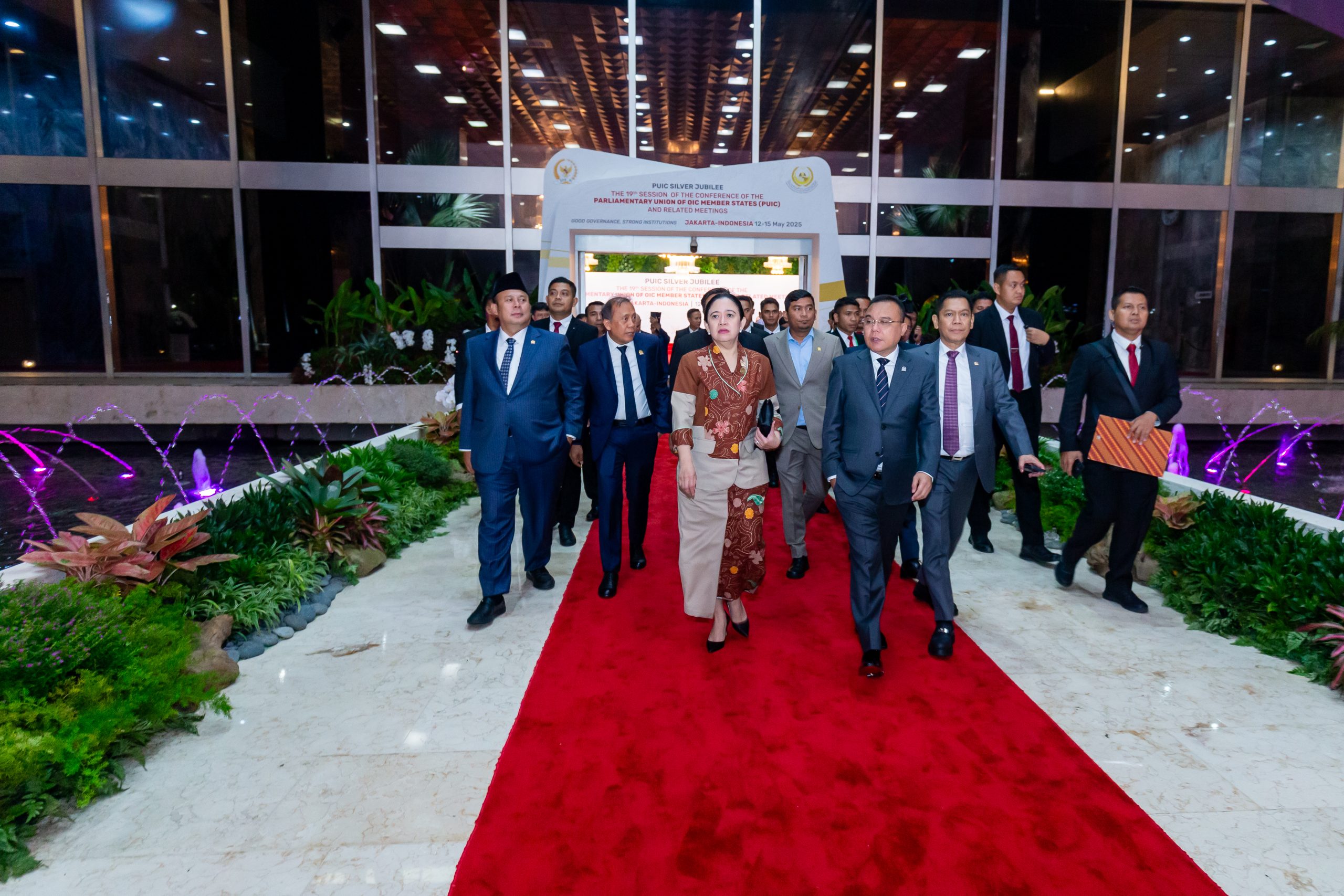 Wakil Ketua DPR RI Adies Kadir (kanan), saat menghadiri rangkaian pembukaan Konferensi ke-19 Parliamentary Union of the OIC Member States (PUIC) di Gedung DPR RI, Jakarta. Foto: Des/vel.