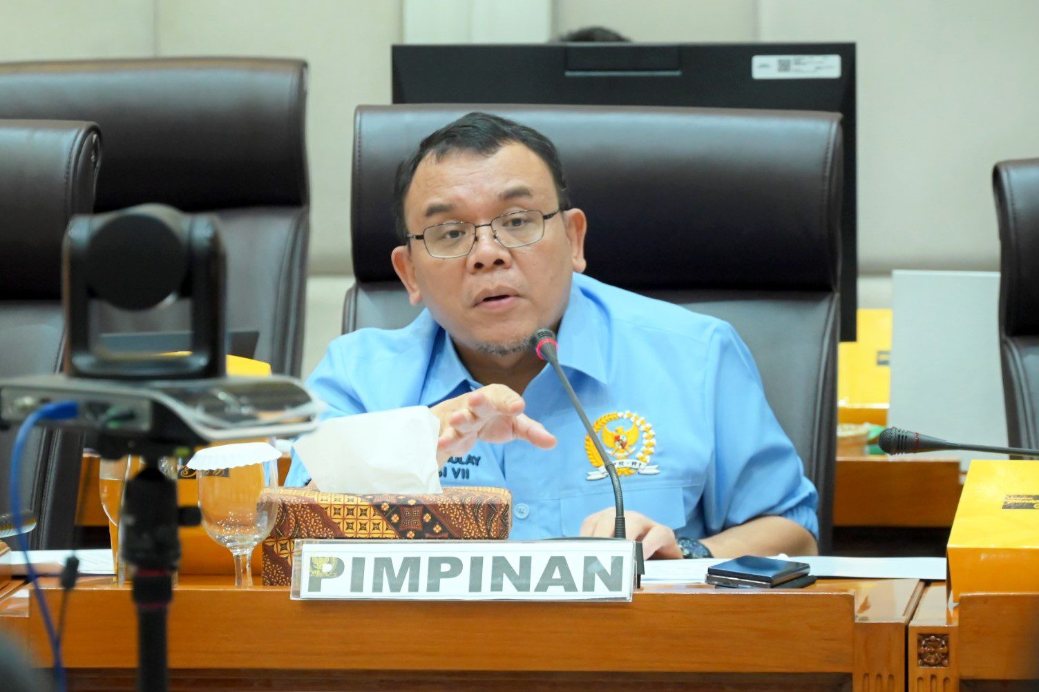 Ketua Komisi VII DPR RI, Saleh Partaonan Daulay, saat memimpin rapat kerja bersama Menteri Perindustrian RI, Agus Gumiwang Kartasasmita, di Kompleks Parlemen, Nusantara II, Senayan, Jakarta, Selasa (29/4/2025). Foto: Mentari/vel.