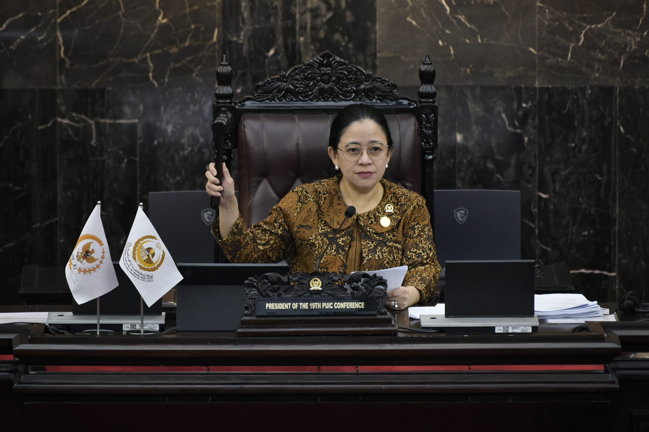 Ketua DPR RI sekaligus Presiden baru Uni Parlemen Negara-Negara Anggota OKI (PUIC), Puan Maharani, saat menutup rangkaian Konferensi ke-19 PUIC di Ruang Rapat Paripurna DPR RI, Jakarta, Rabu (15/5/2025). Foto: Munchen/vel.
