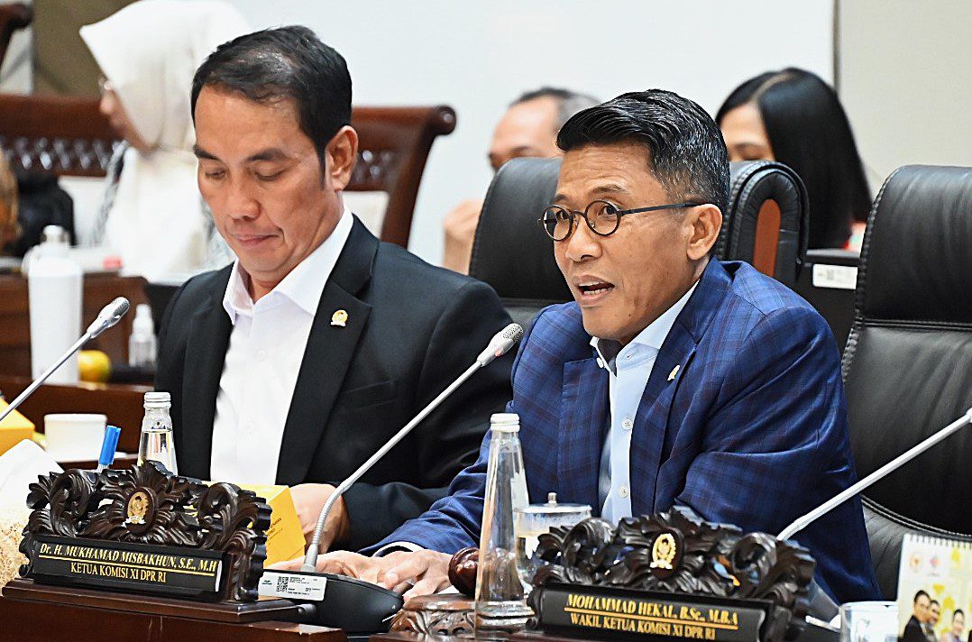 Ketua Komisi XI DPR RI Mukhamad Misbakhun dalam rapat kerja Komisi XI dengan Gubernur BI Perry Warjiyo, di Nusantara I, DPR RI, Senayan, Jakarta, Senin (5/5/2025). Foto : Prima/Andri.