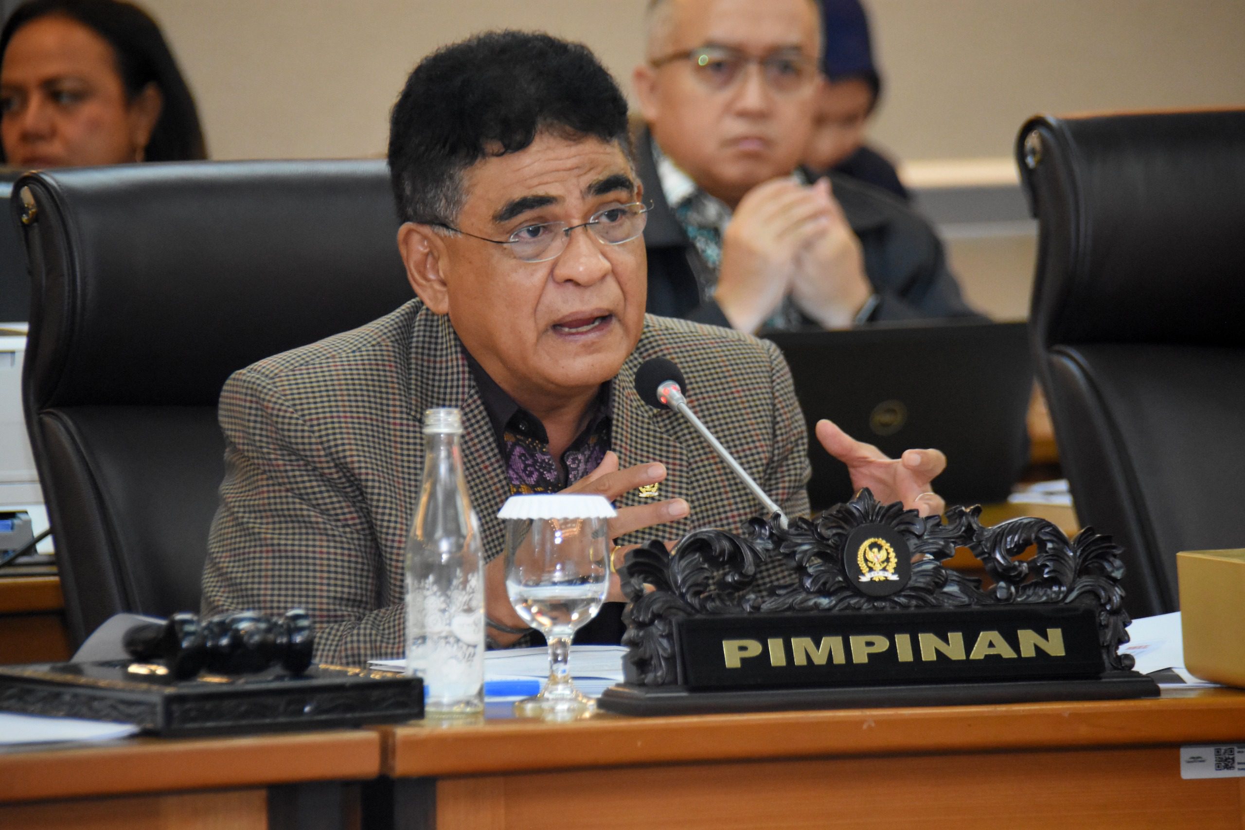 Wakil Ketua Komisi III DPR RI, Andreas Hugo Pareira, saat memimpin Rapat Dengar Pendapat Umum (RDPU) di DPR RI, Rabu (30/4/2025). Foto: Runi/vel.