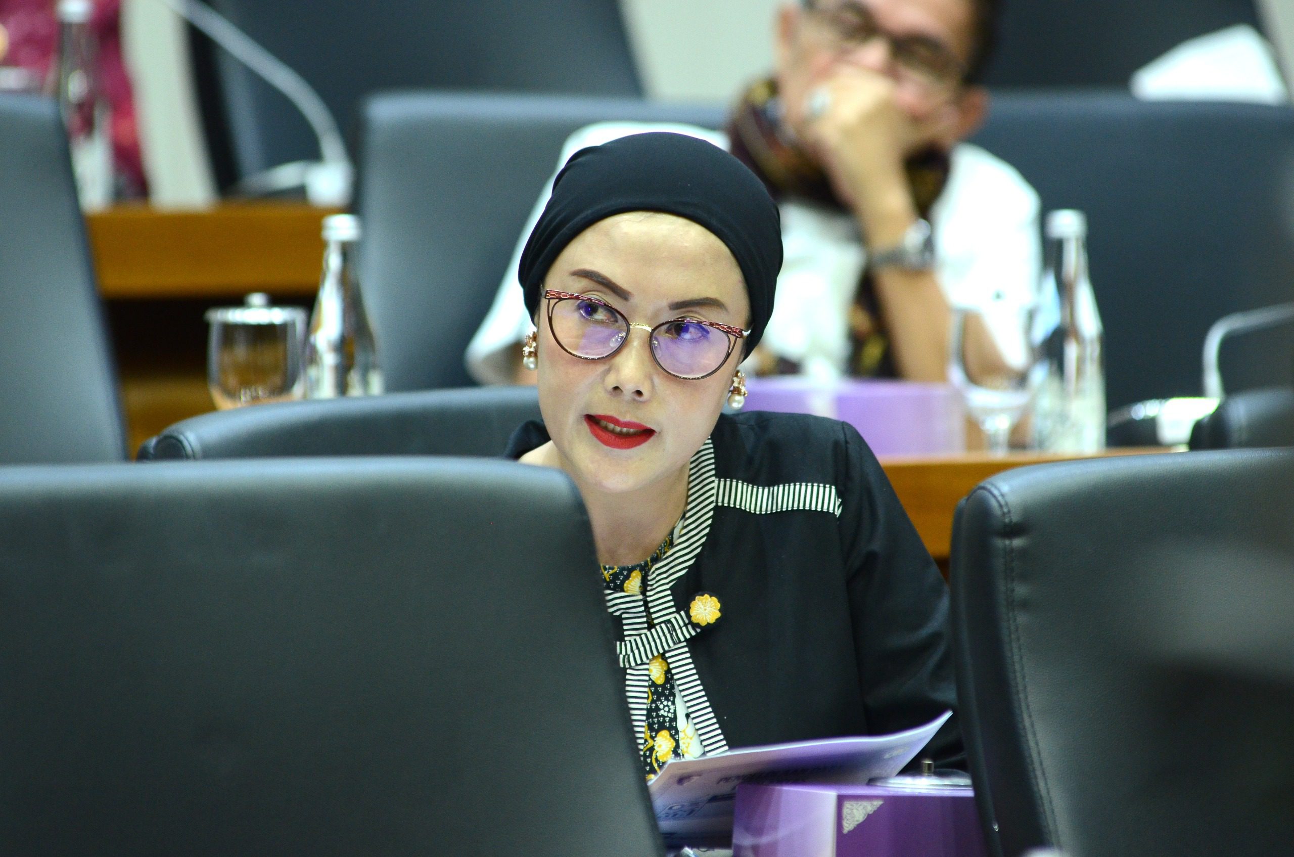 Anggota Badan Legislasi (Baleg) DPR RI, Selly Andriany Gantina, saat mengikuti Rapat Dengar Pendapat (RDP) Baleg DPR RI bersama Korlantas Polri, BPJS Kesehatan, BPJS Ketenagakerjaan, serta Pusat Data dan Informasi Kementerian PUPR di Gedung DPR RI, Senayan, Jakarta, Rabu (30/4/2025). Foto: Geraldi/vel.