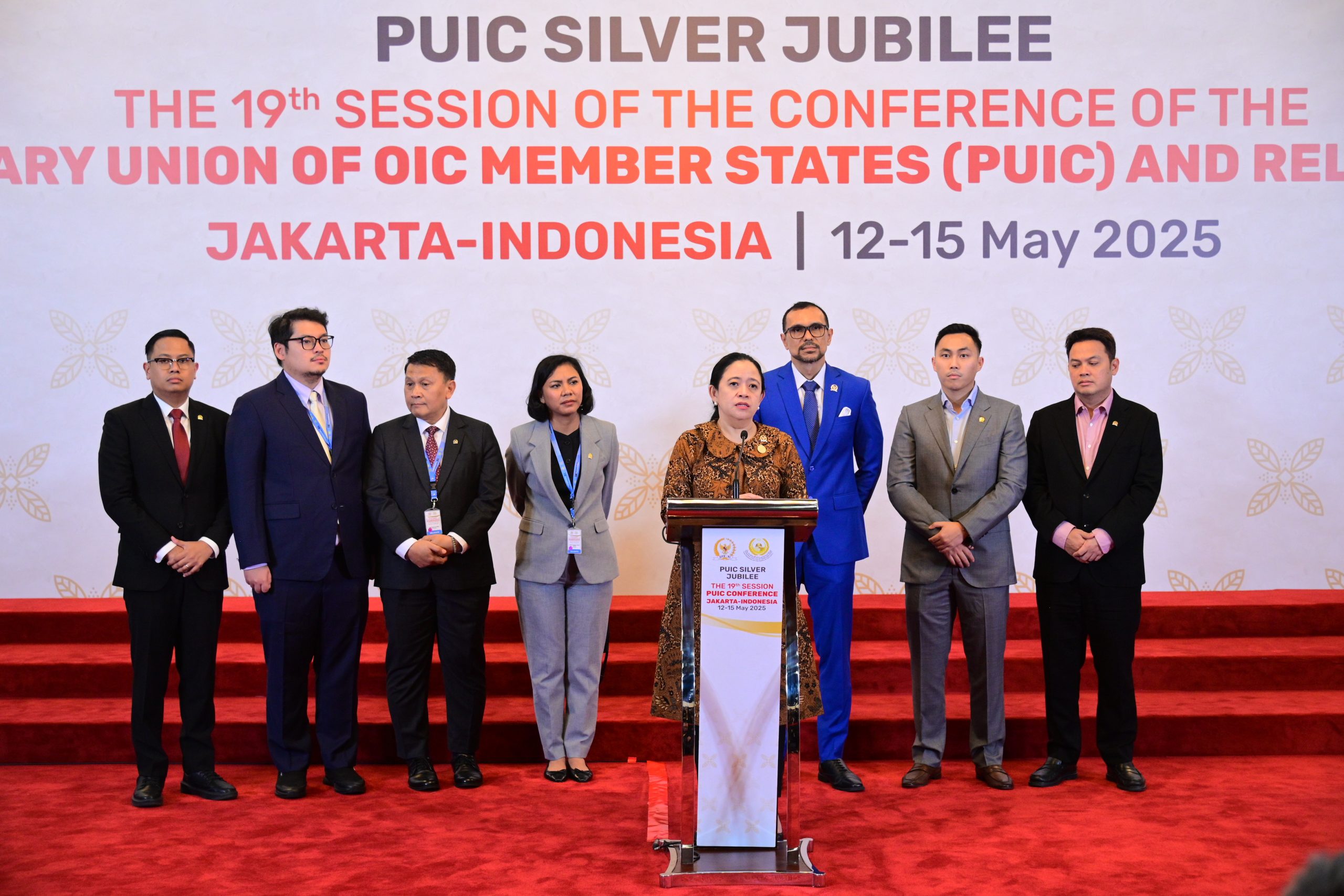 Ketua DPR RI Puan Maharani saat menyampaikan rasa syukurnya atas suksesnya penyelenggaraan Sidang Ke-19 PUIC yang digelar di Jakarta daalam konferensi pers di hadapan awak media, di Gedung Nusantara, Jakarta, Kamis malam, (15/5/2025). Foto : Farhan/Andri.