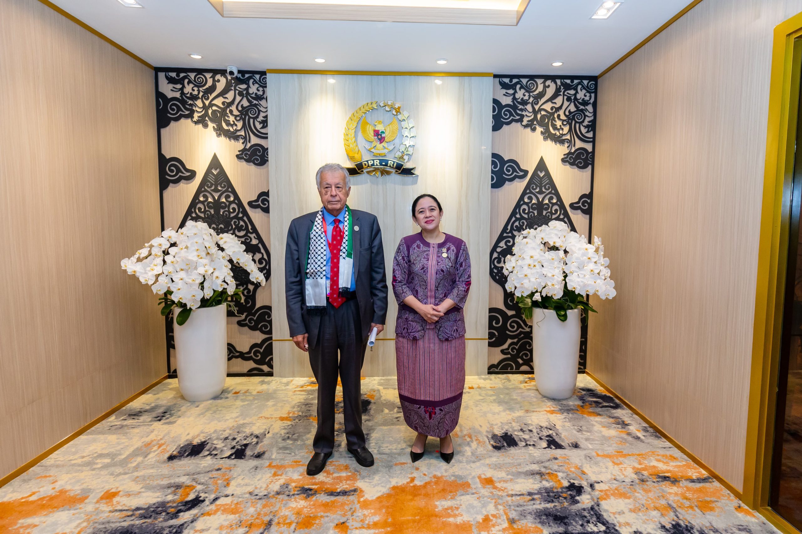 Ketua DPR RI Puan Maharani saat melakukan pertemuan dengan Ketua Delegasi Parlemen Palestina, Mohammad Moussa Subeih Zeidan, di sela perhelatan Konferensi ke-19 Parliamentary Union of the OIC Member States (PUIC) di Gedung DPR RI, Jakarta, Rabu (14/5/2025). Foto: Ist/vel.