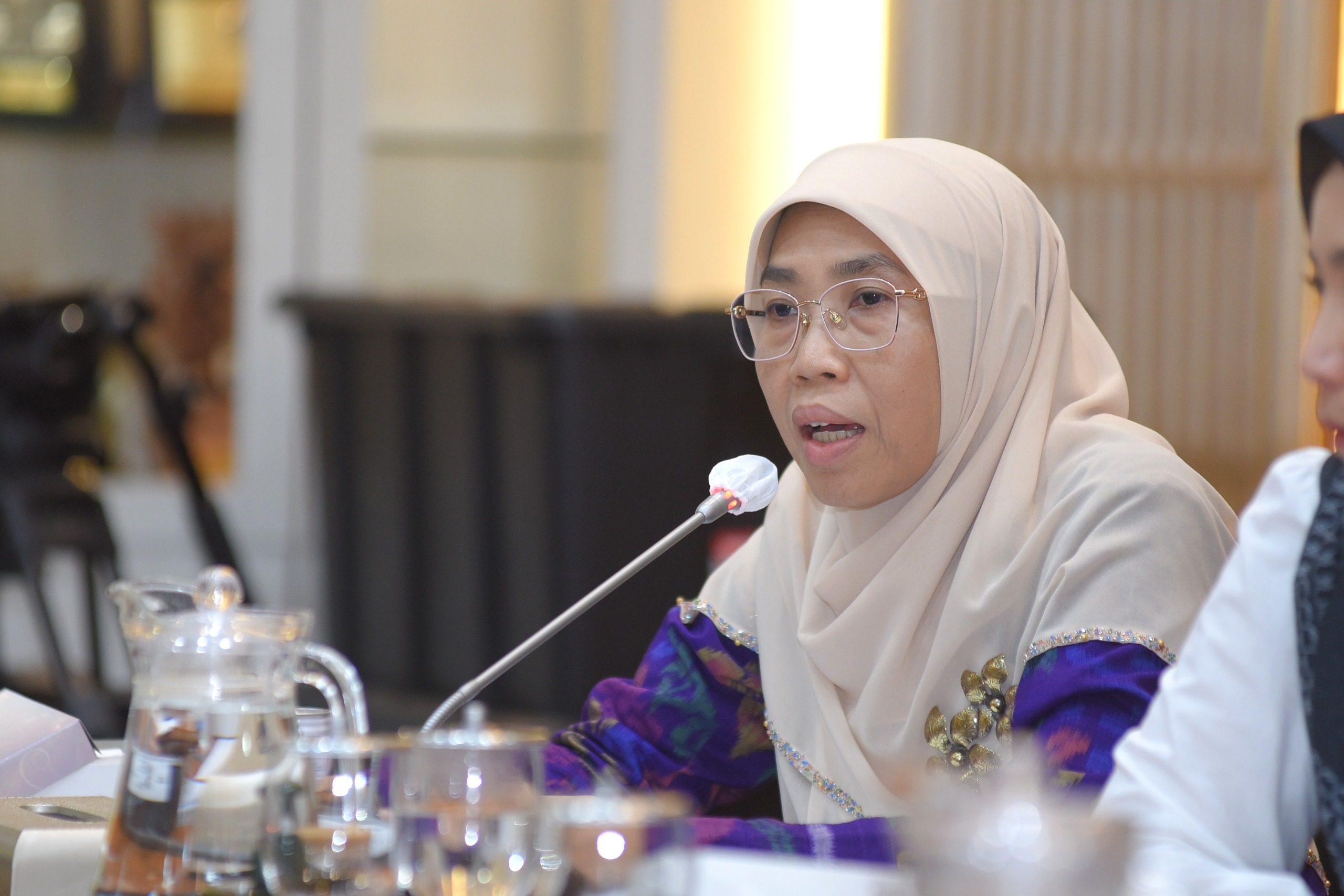 Anggota Komisi IX DPR RI Netty Prasetyani Aher saat mengikuti Rapat Dengar Pendapat Umum (RDPU) Komisi IX DPR RI dengan IDAI di Gedung Nusantara I, DPR RI, Senayan, Jakarta, Rabu (14/5/2025). Foto: Geraldi/vel.