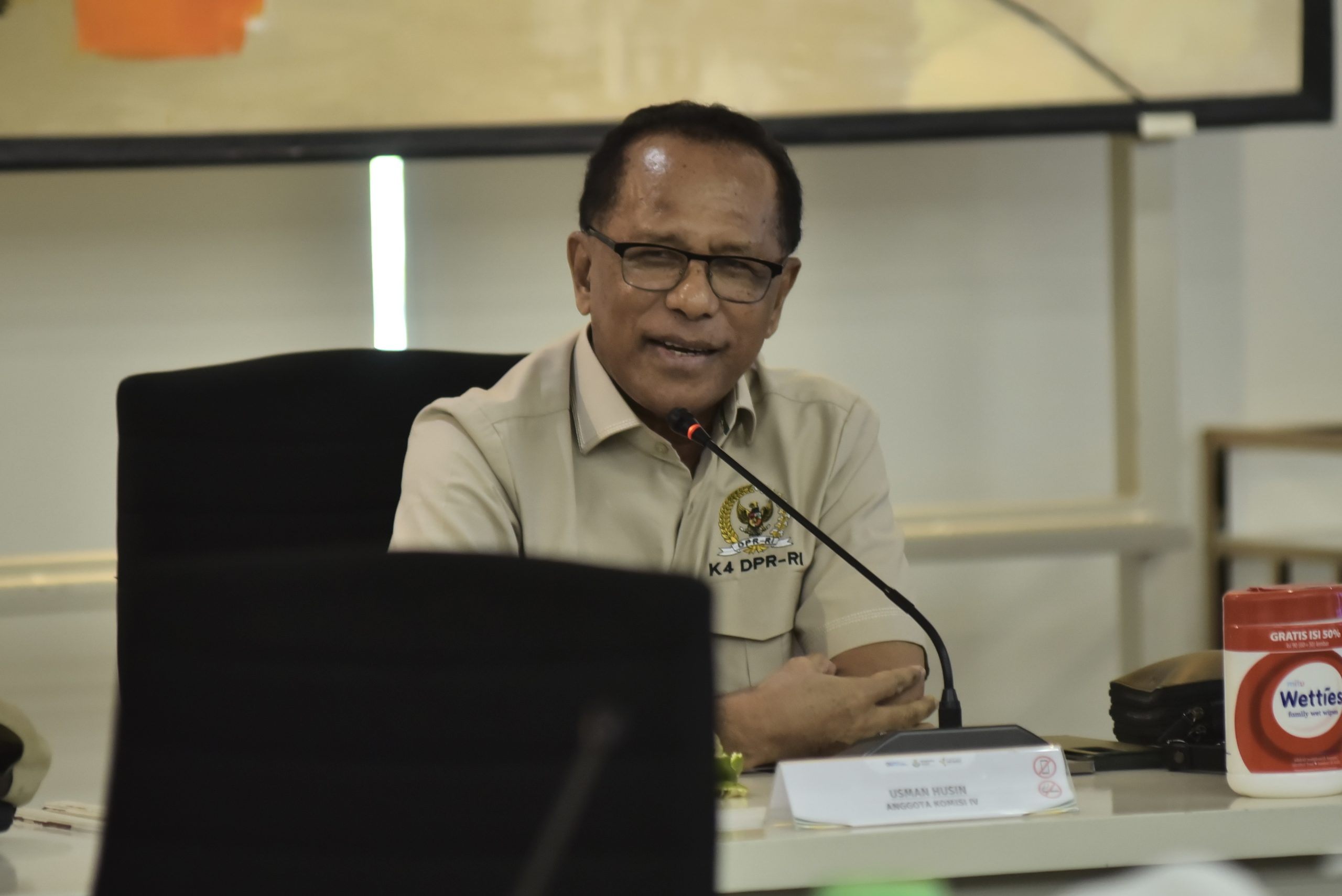Anggota Komisi IV DPR RI, Usman Husin, saat mengikuti kunjungan kerja ke Pabrik Pupuk PT Petrokimia Gresik, Jawa Timur, Sabtu (3/5/2025). Foto: Geraldi/vel.