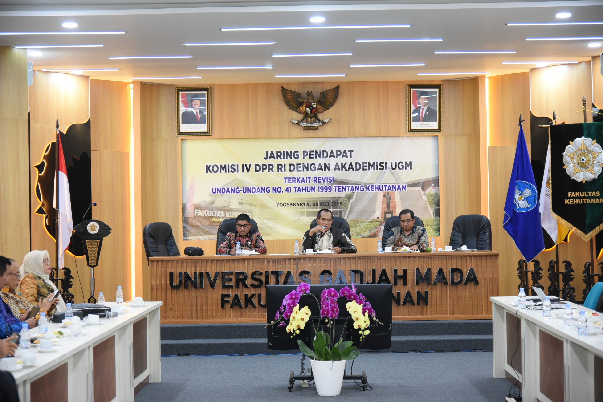 Ketua Panja RUU Kehutanan, Abdul Kharis Almasyhari, saat memimpin kunjungan kerja ke Fakultas Kehutanan Universitas Gadjah Mada (UGM), Kamis (8/5/2025). Foto: Ica/vel.