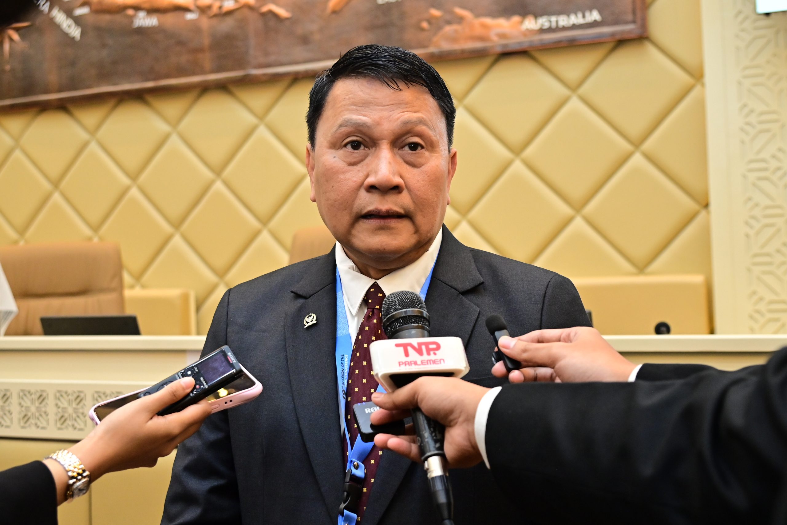 Ketua Badan Kerja Sama Antar Parlemen (BKSAP) DPR RI Mardani Ali Sera saat diwawancara usai memimpin Sidang Komite Eksekutif ke-53 Parlemen Negara-negara Organisasi Kerja Sama Islam (OKI) atau Parliamentary Union of the OIC Member States (PUIC) di Jakarta pada Senin (12/5/2025). Foto: Farhan/vel.