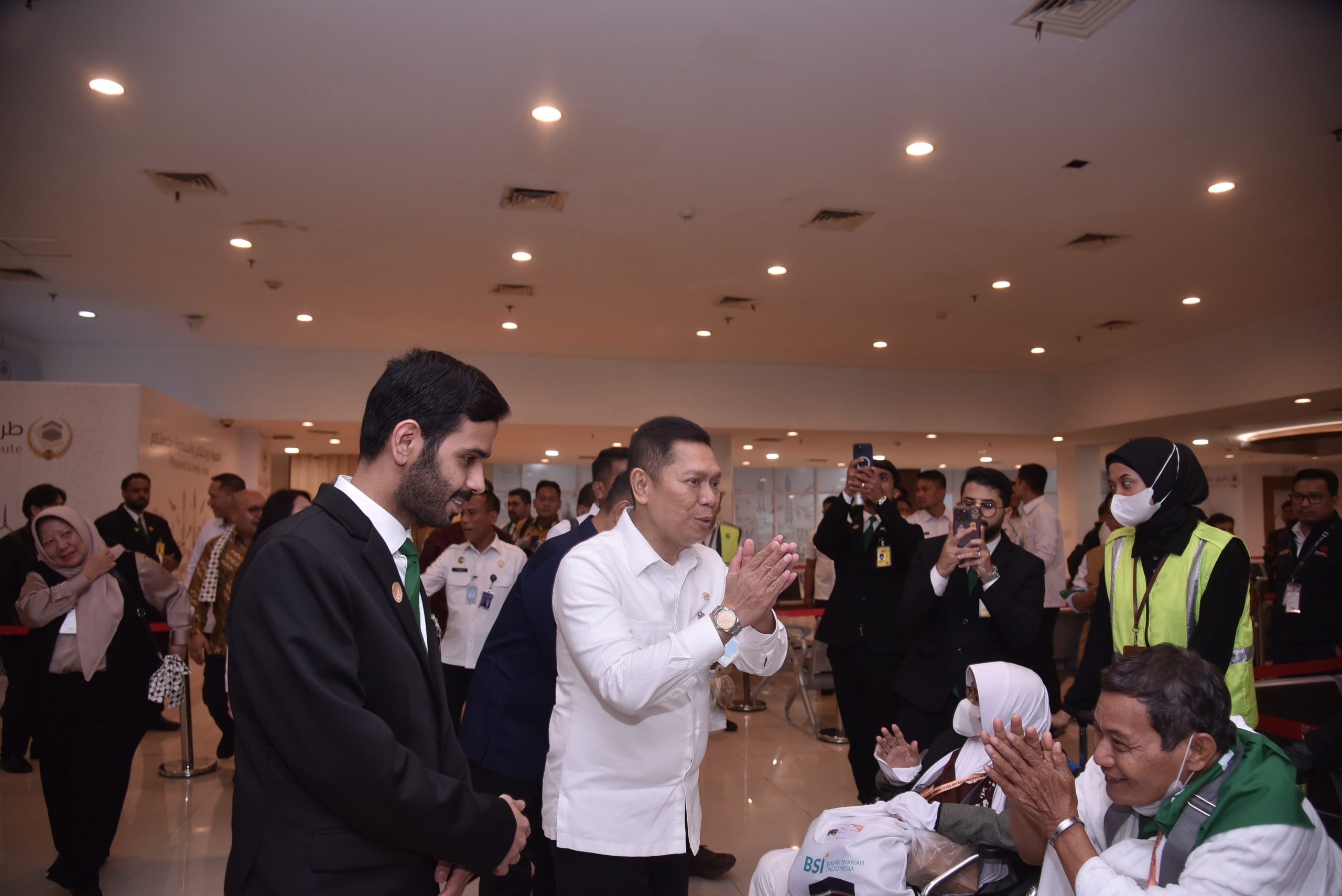 Wakil Ketua DPR RI Adies Kadir melakukan kunjungan kerja ke Bandara Internasional Adi Soemarmo, Boyolali, Jawa Tengah, Senin (19/5/2025). Foto : Azka/Andri.