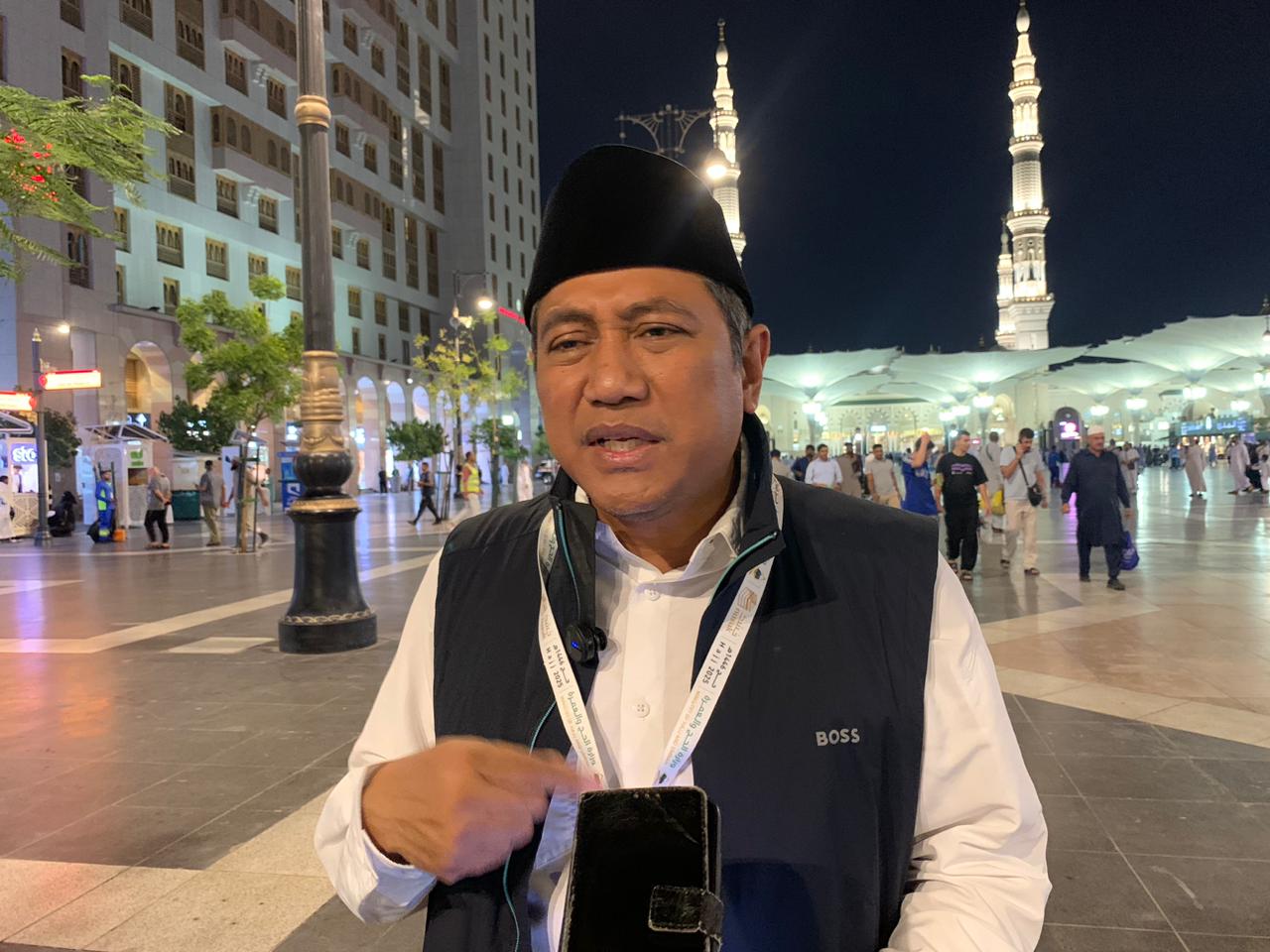 Anggota Tim Pengawas (Timwas) Haji DPR RI Rokhmat Ardiyan, saat diwawancarai di sela-sela pemantauan ibadah haji 2025 di Madinah, Arab Saudi, Rabu (11/6/2025). Foto: rdn/vel.