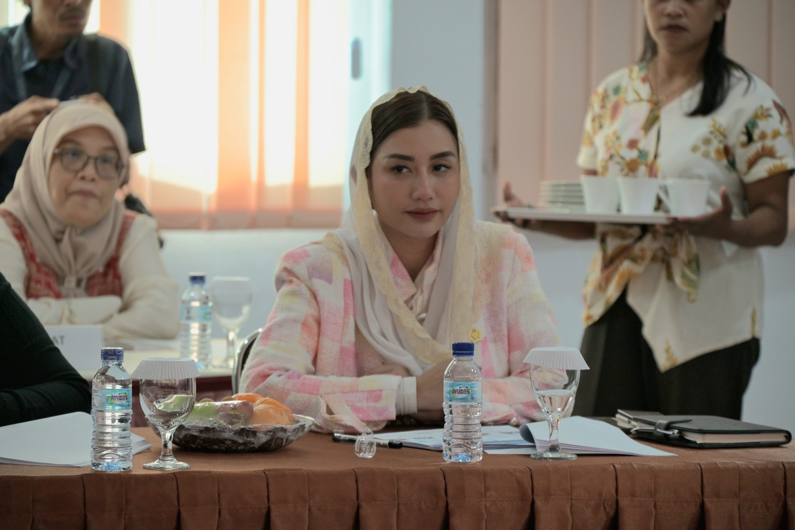 Anggota Komisi VII DPR RI, Novita Hardini saat melakukan kunjungan kerja ke RR Studio Kayu Putih, Ambon. Foto: Hira/vel.