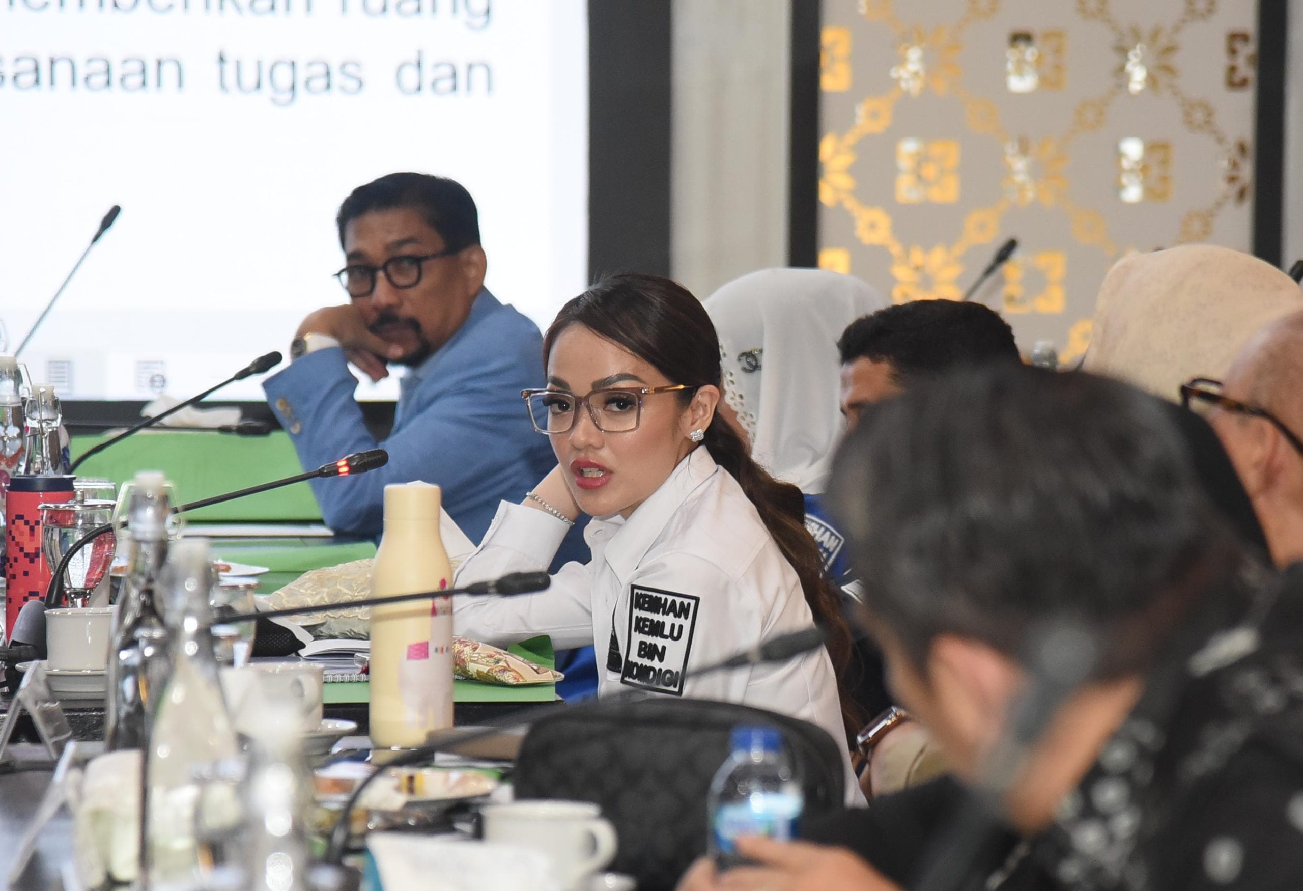 Anggota Komisi I DPR RI, Andina Theresia Narang, saat pertemuan dengan Pangdam II/Sriwijaya beserta jajaran, Rabu (28/5/2025). Foto: Arief/vel.